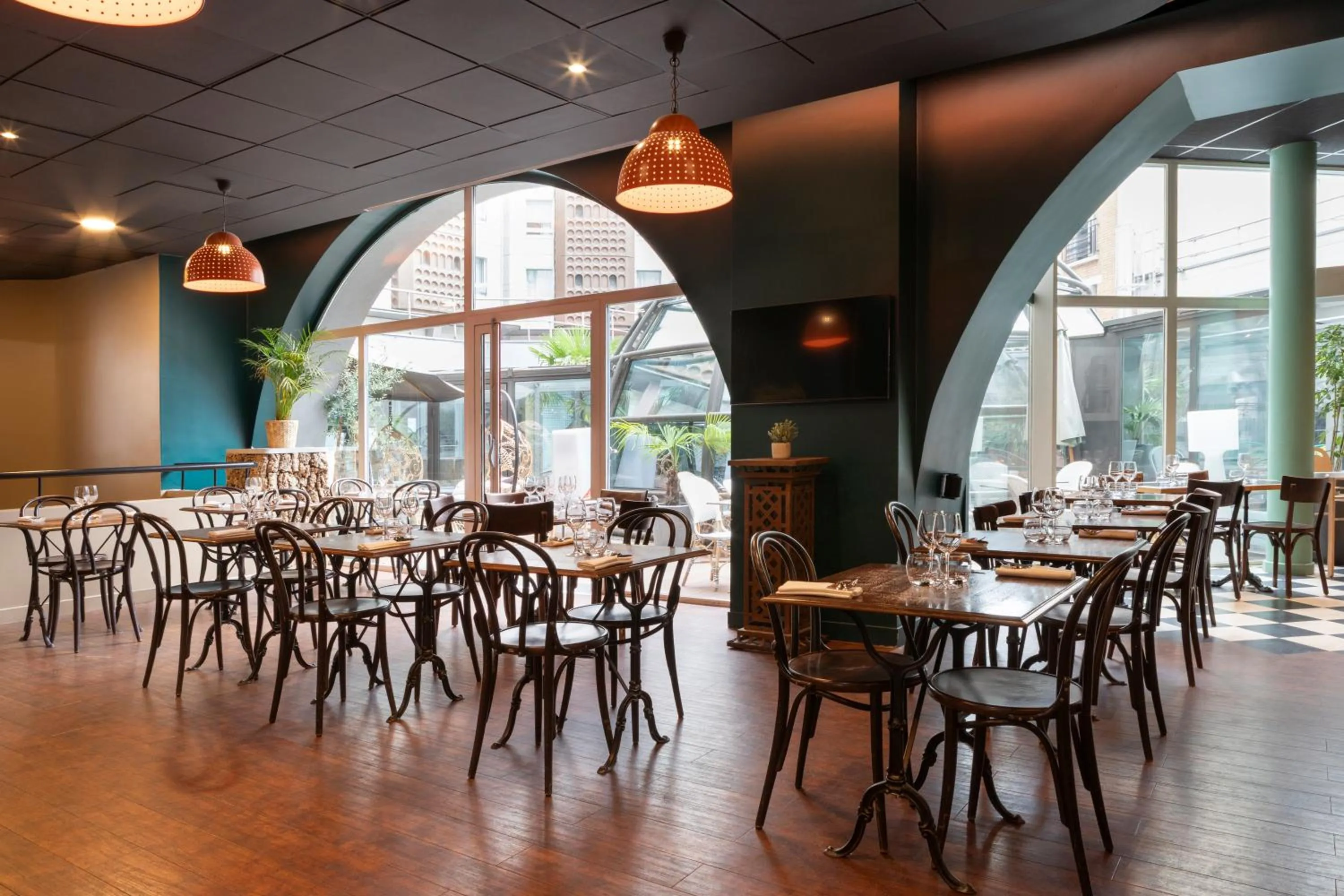 Restaurant/places to eat in Ibis Paris Tour Eiffel Cambronne 15ème