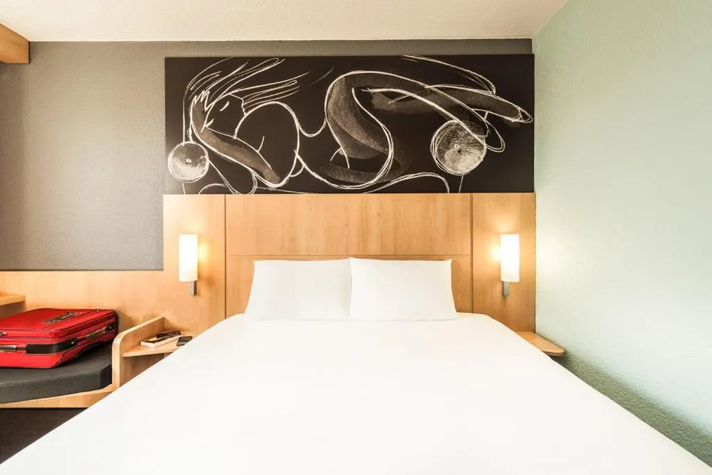 Bed in ibis Châtellerault