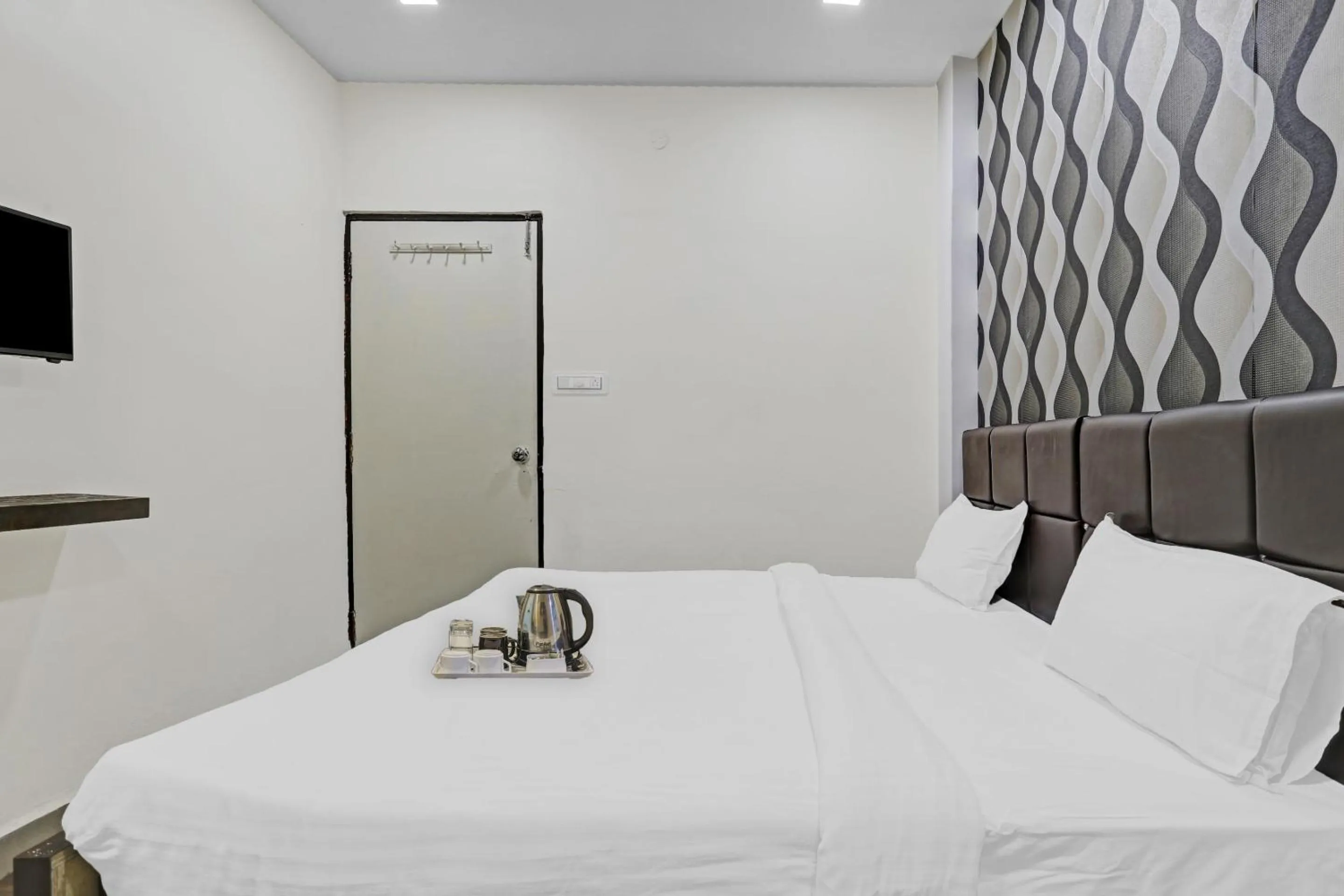 Lobby or reception, Bed in Hotel O Happy Stay