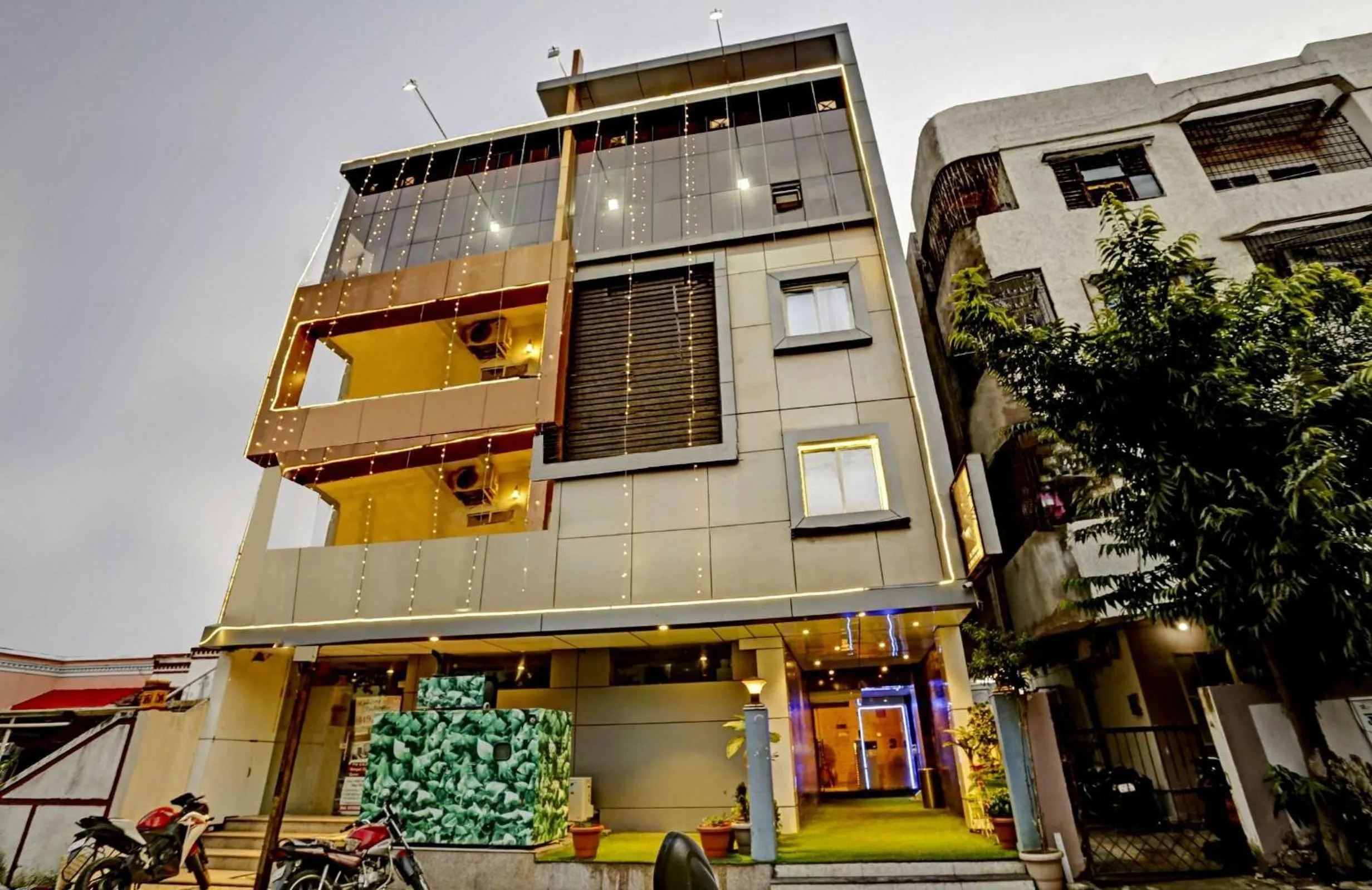 Facade/entrance in Hotel O Happy Stay