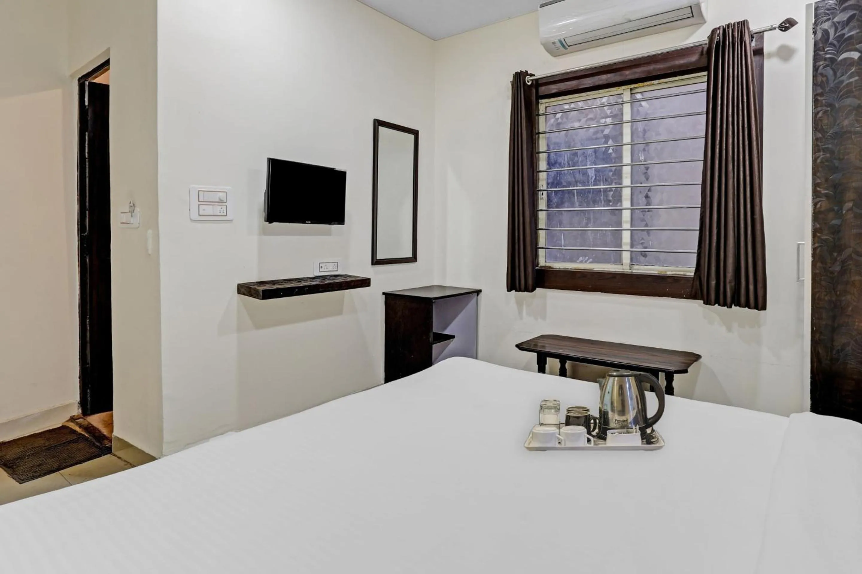 Bedroom, Bed in Hotel O Happy Stay