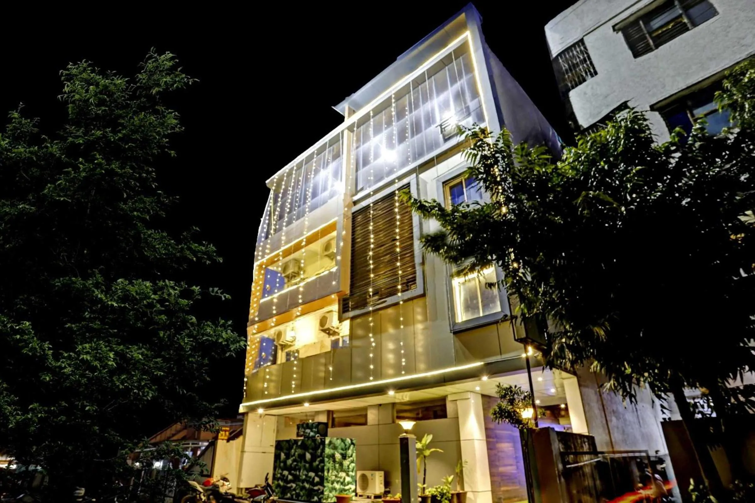 Facade/entrance in Hotel O Happy Stay