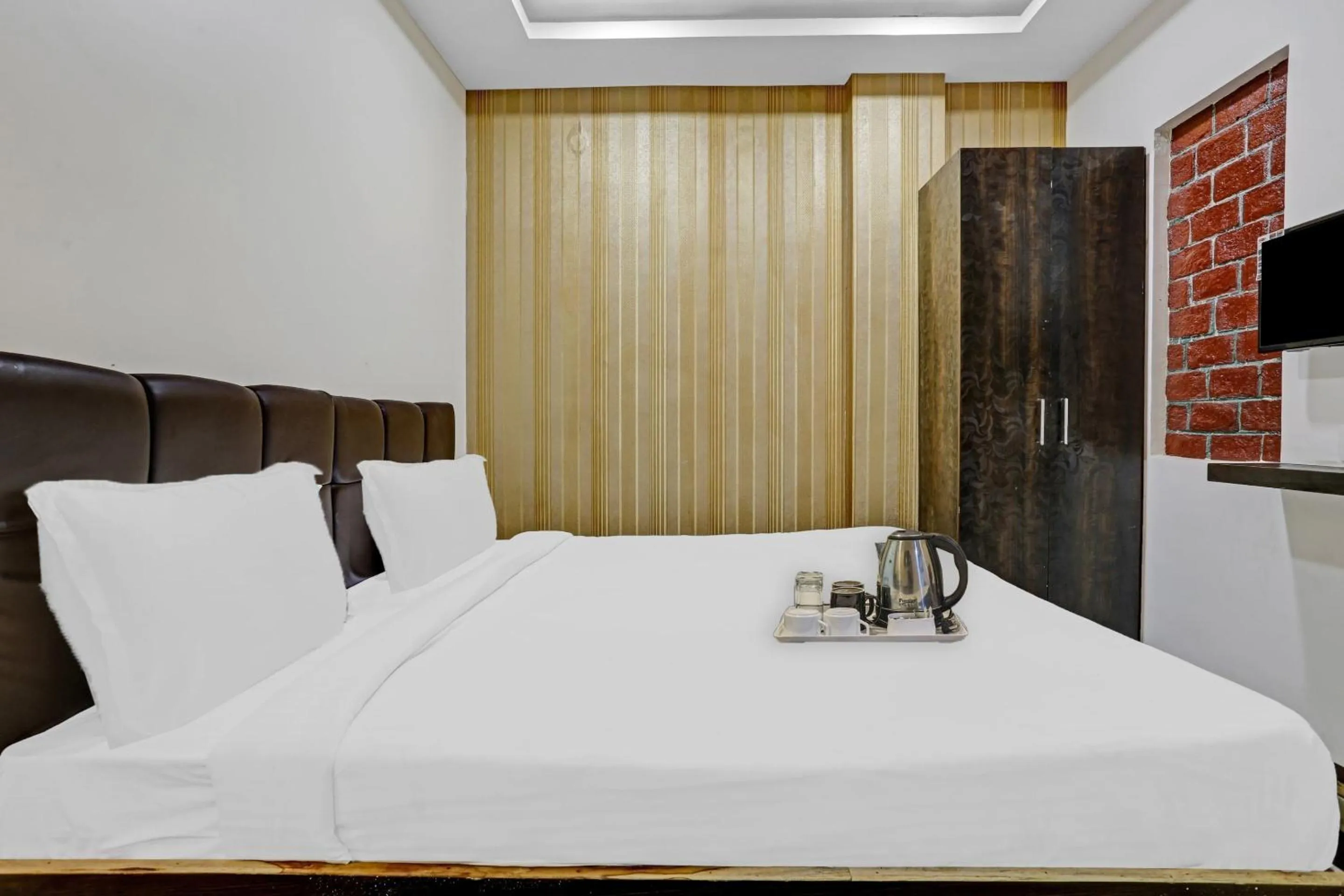 Bathroom, Bed in Hotel O Happy Stay