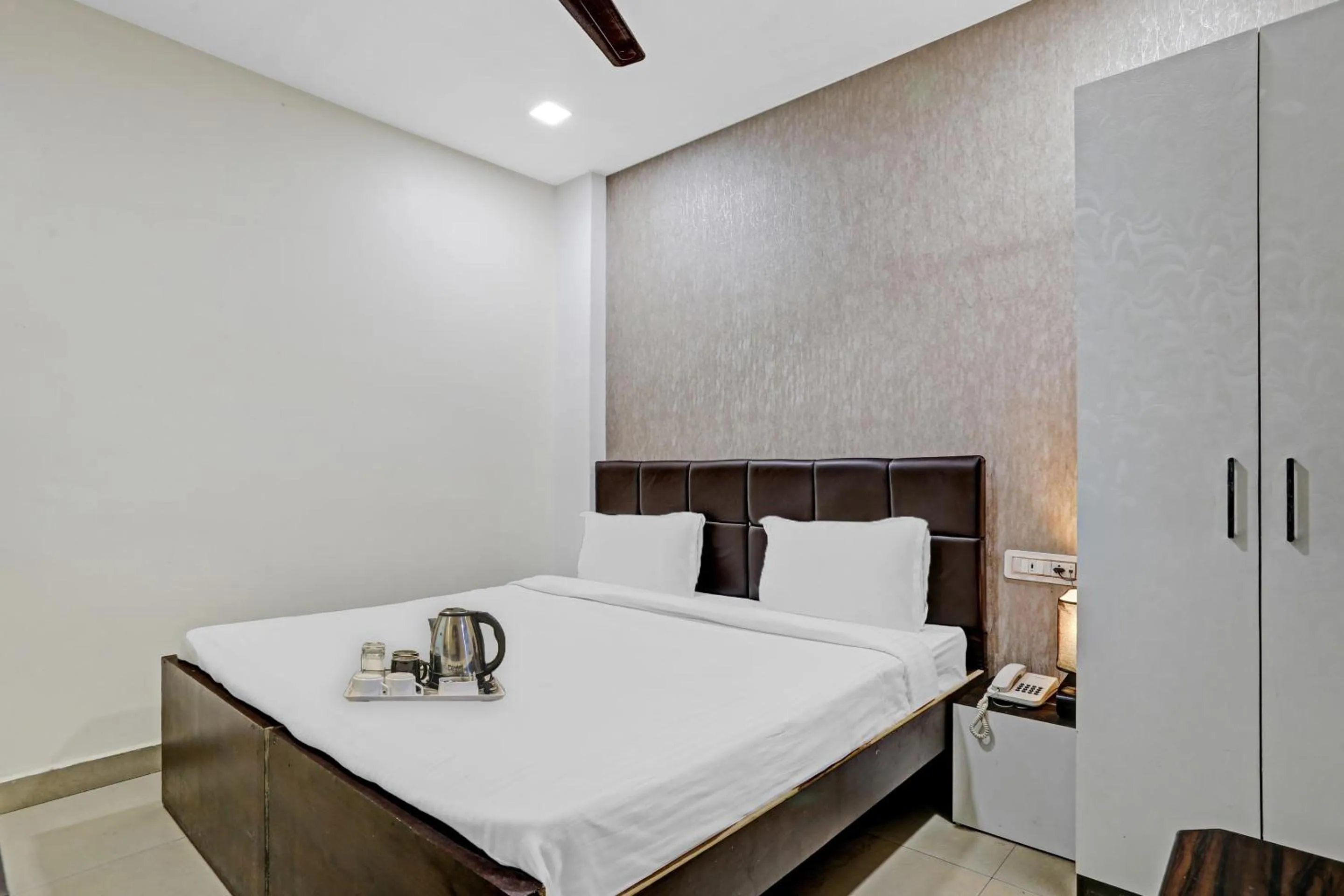 Bedroom, Bed in Hotel O Happy Stay