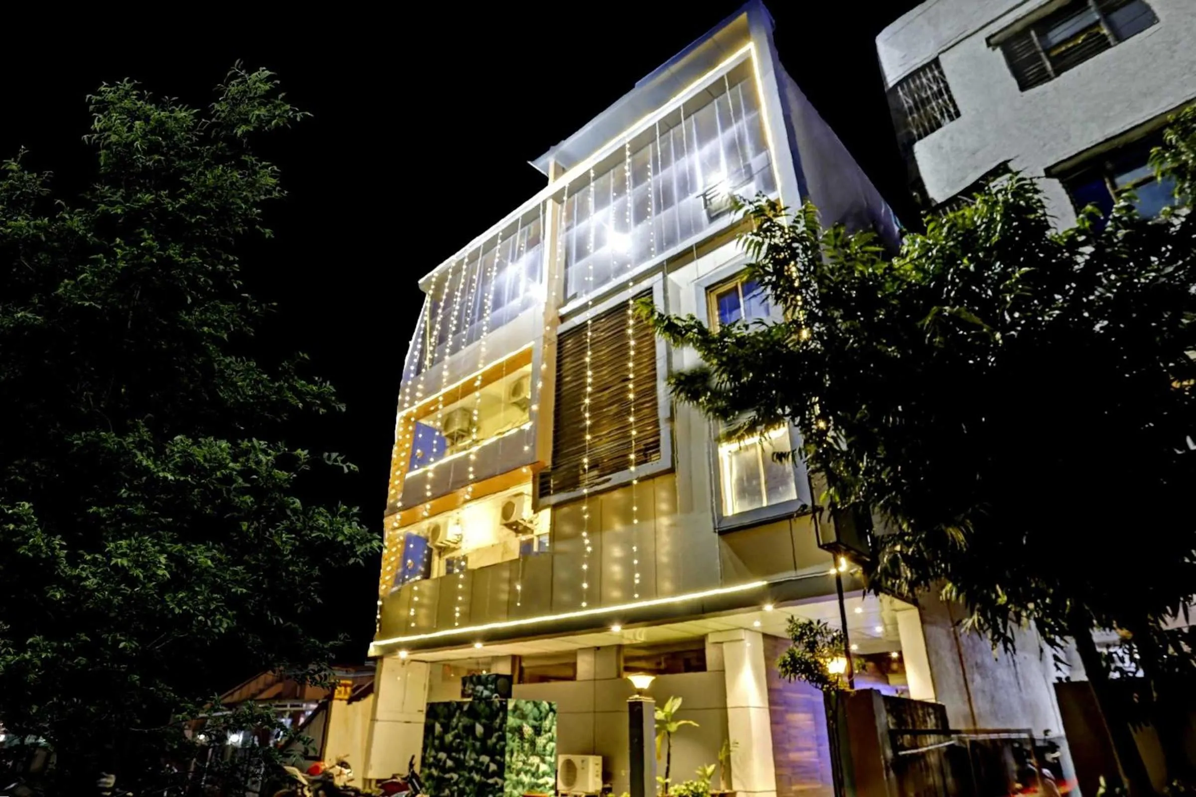 Facade/entrance in Hotel O Happy Stay