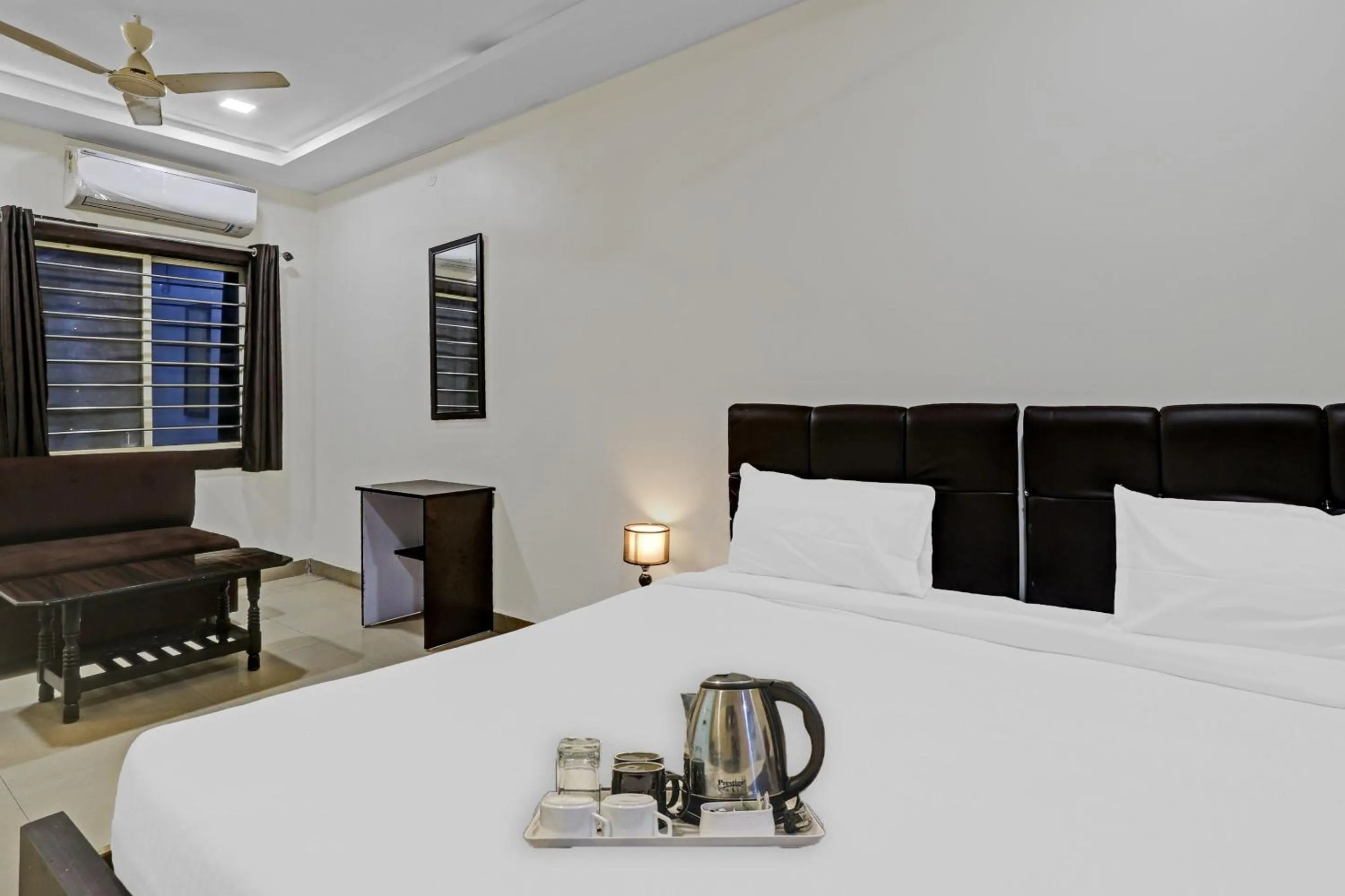 Bedroom in Hotel O Happy Stay