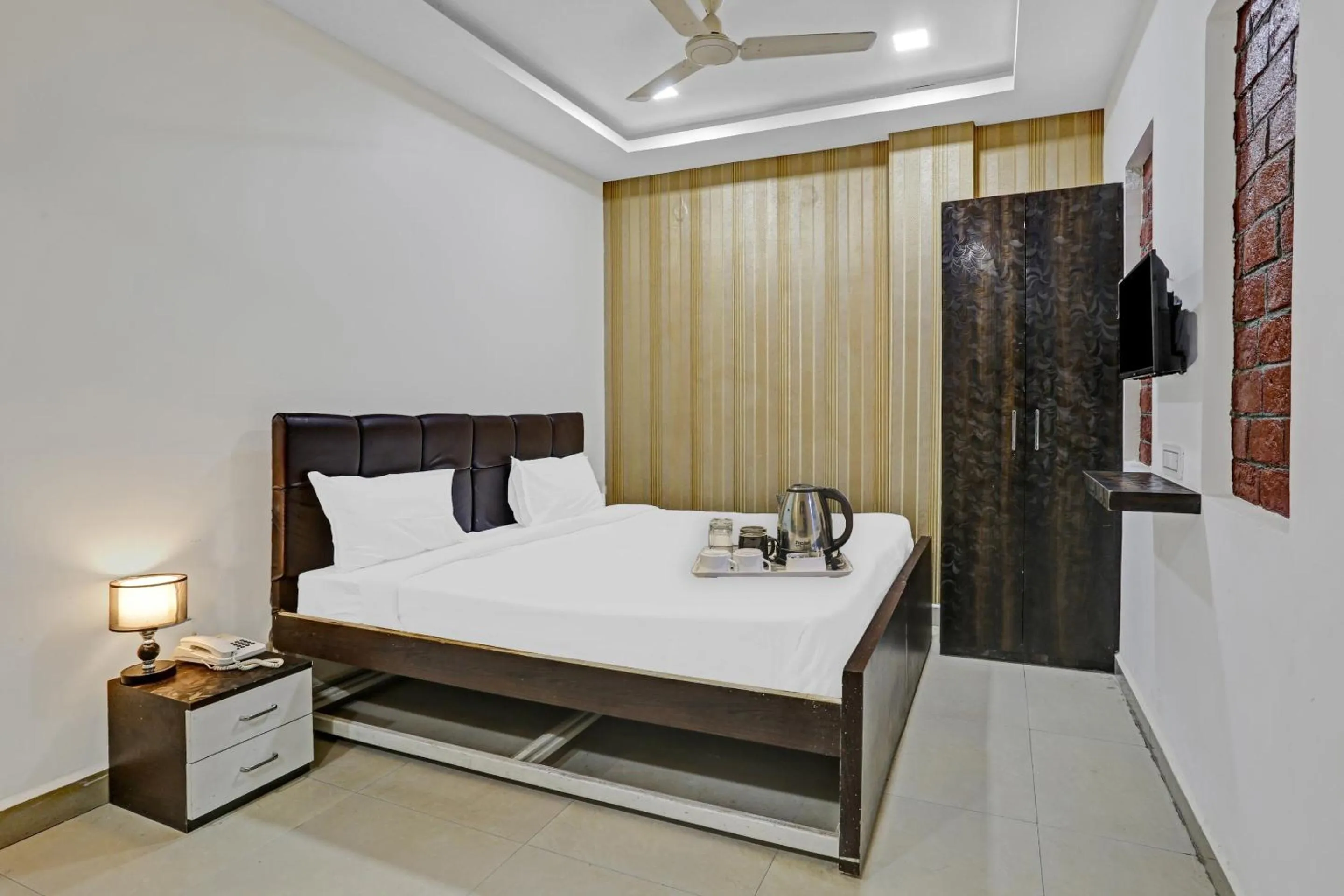 Bedroom in Hotel O Happy Stay