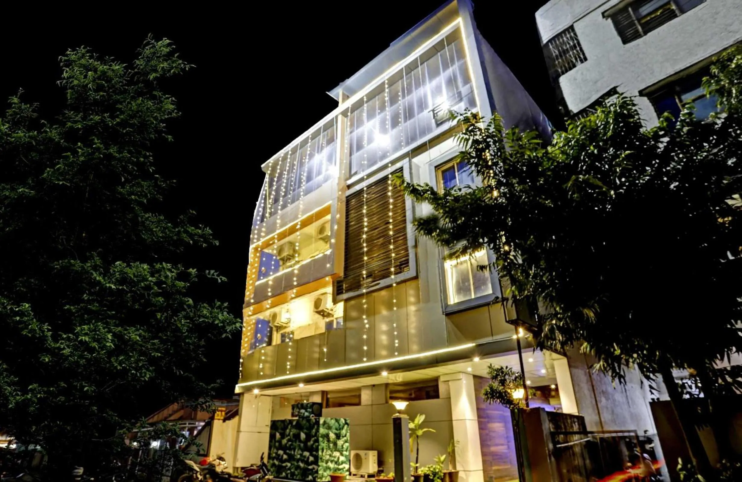 Facade/entrance in Hotel O Happy Stay