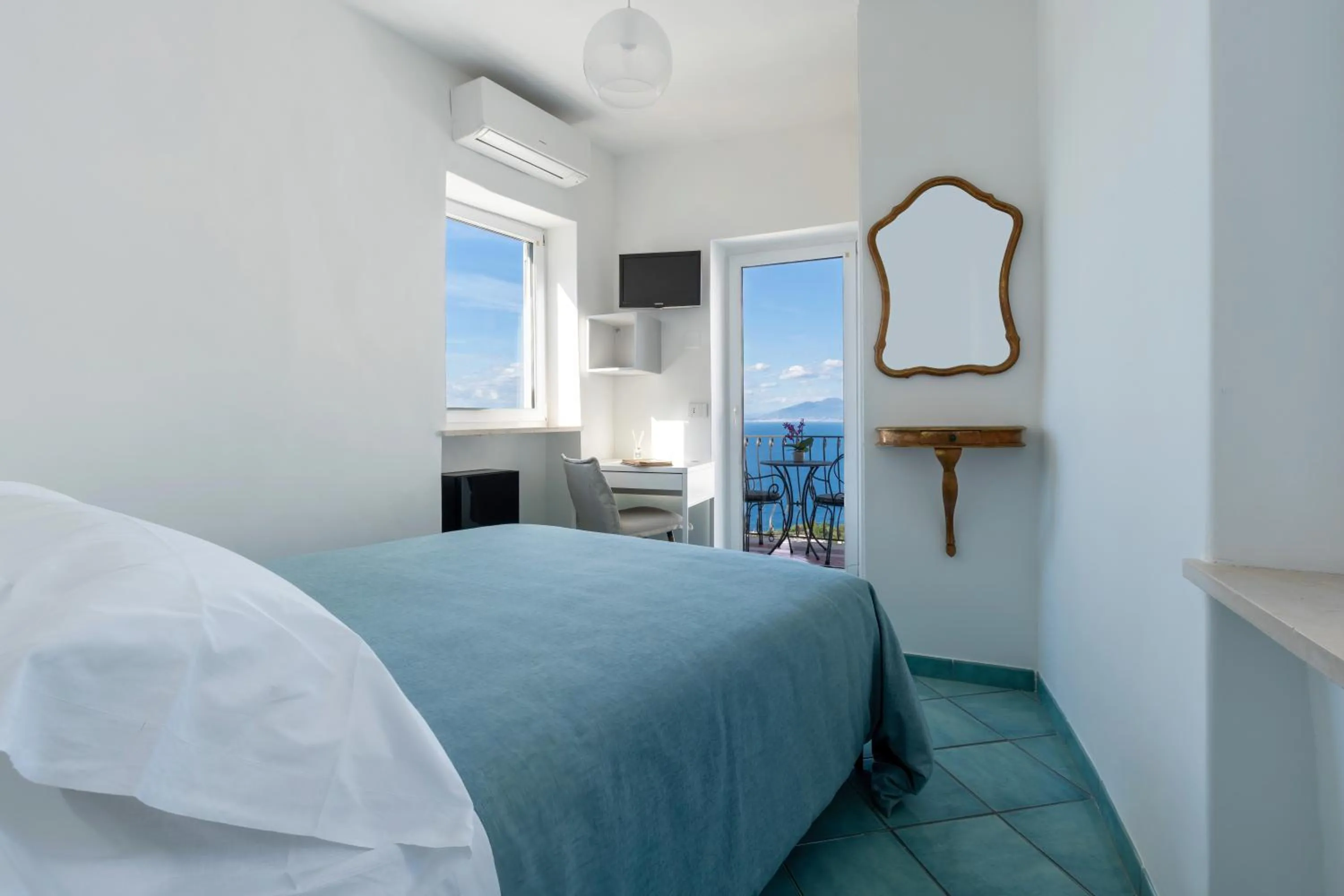 Bed in Albergo La Prora