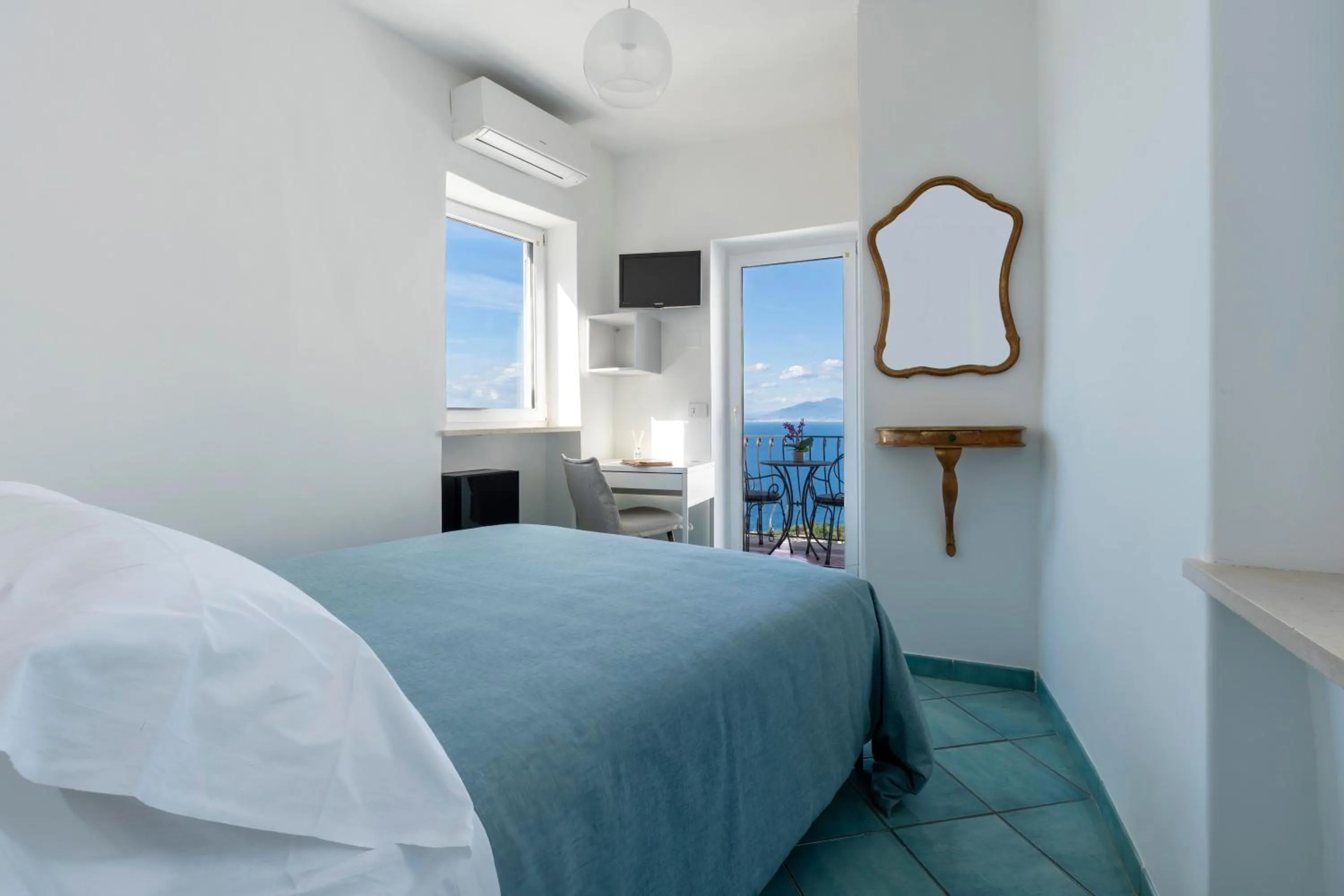 Bed in Albergo La Prora