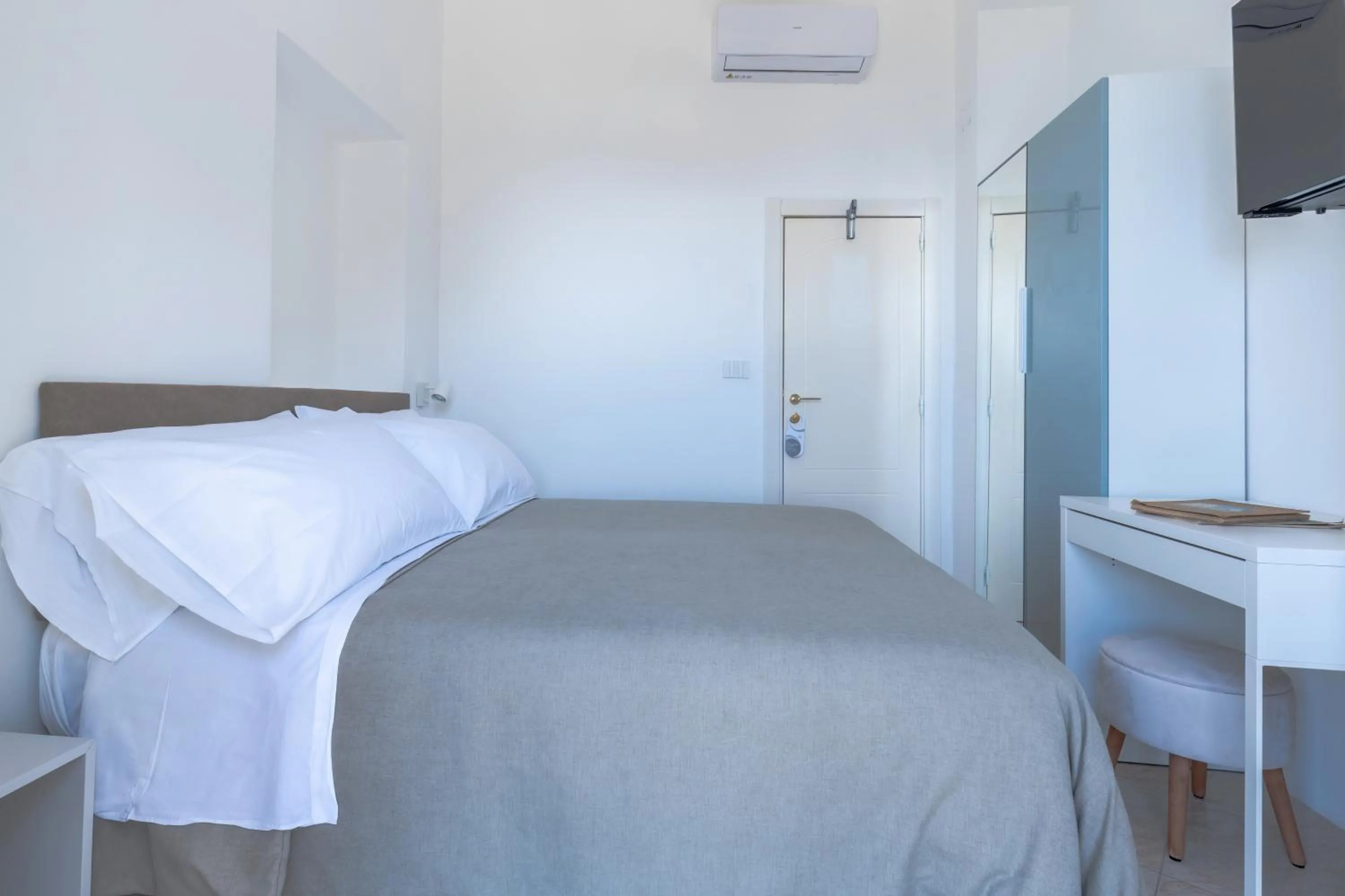 Bed in Albergo La Prora