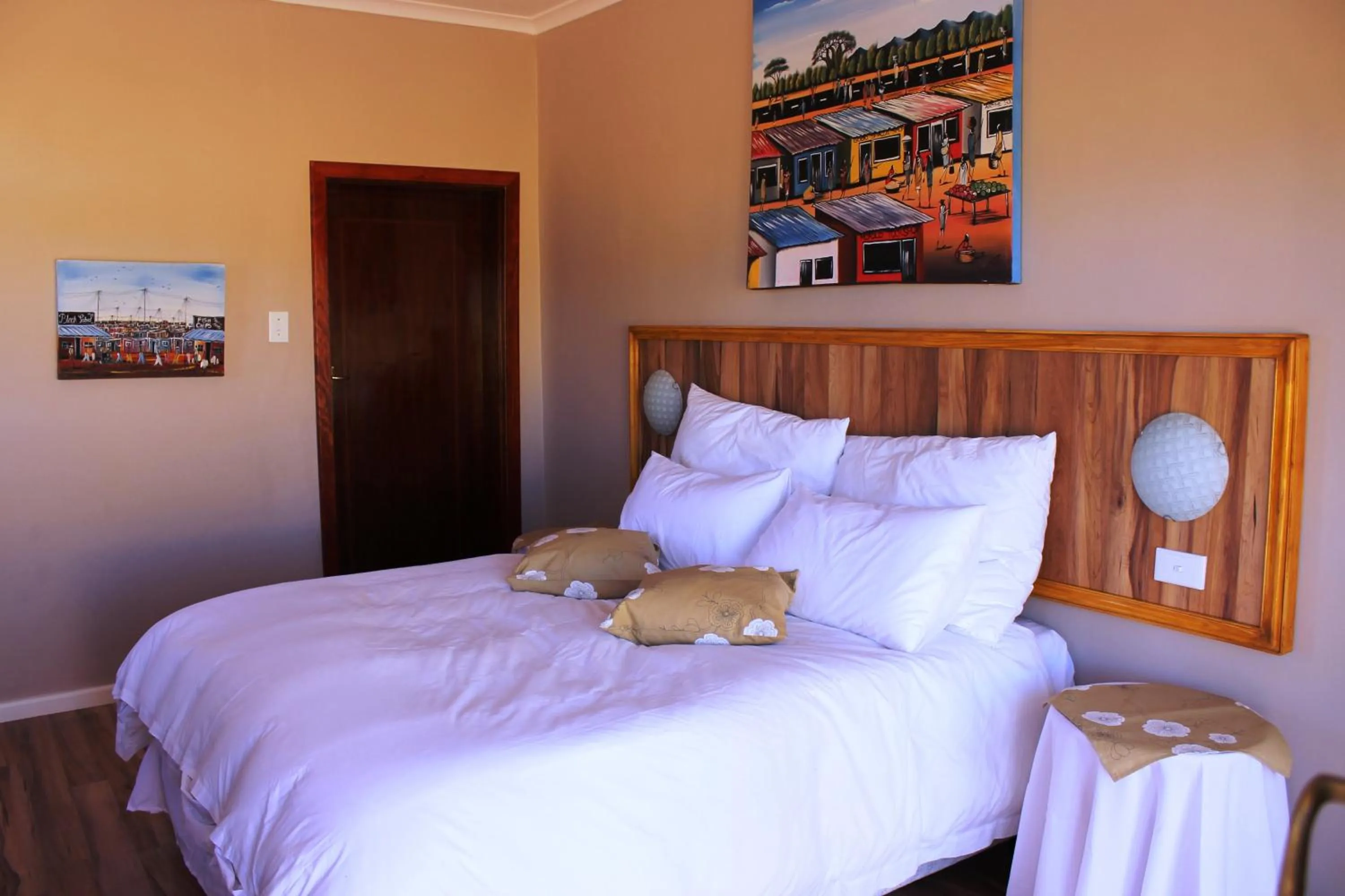 Bed in Flintstones Guest House Cape Town