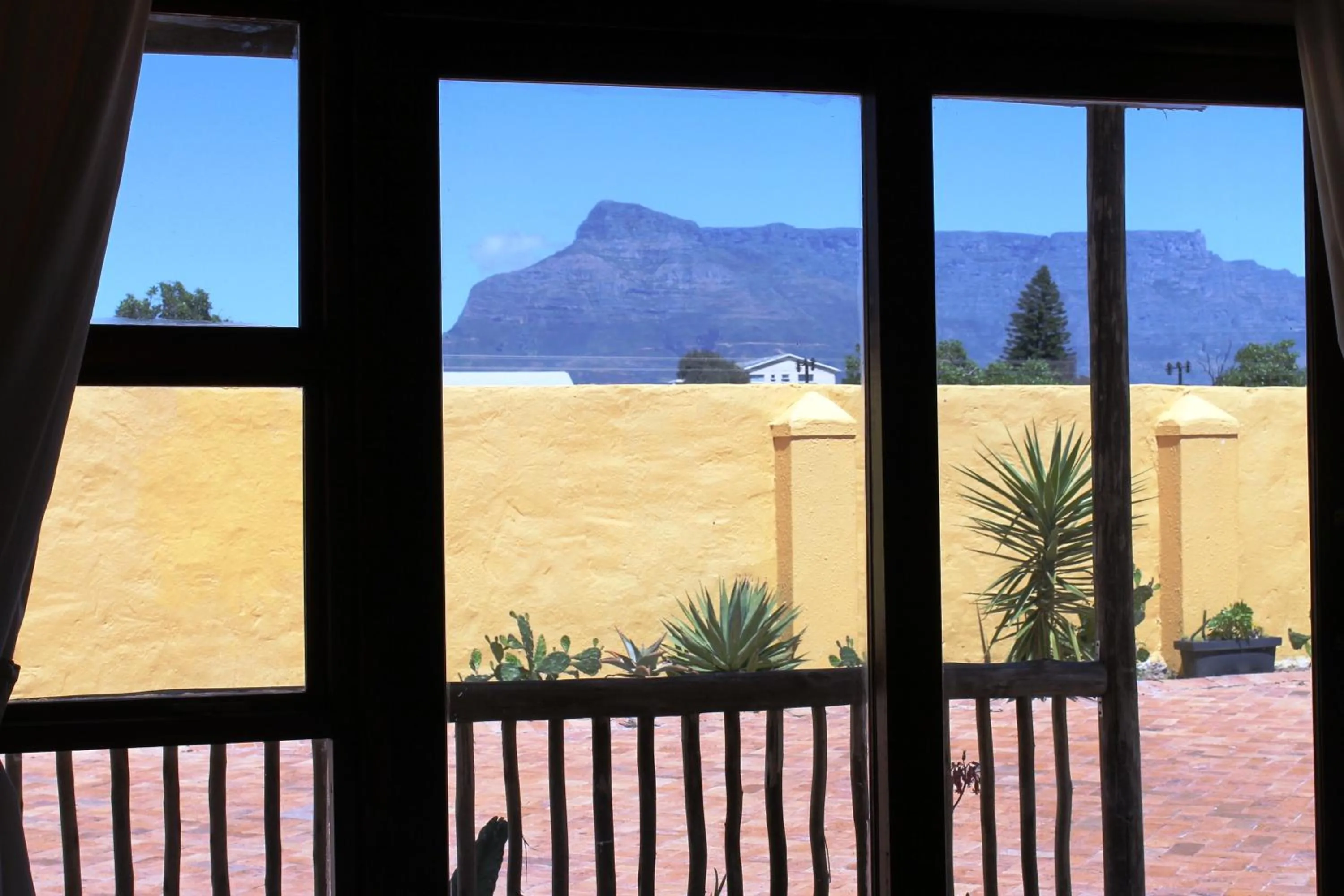 Day in Flintstones Guest House Cape Town