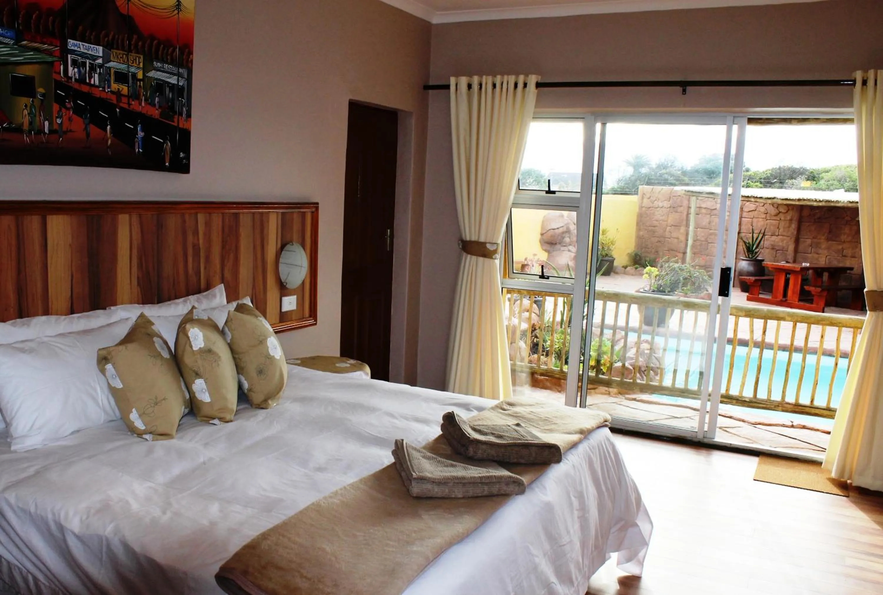 Bed in Flintstones Guest House Cape Town