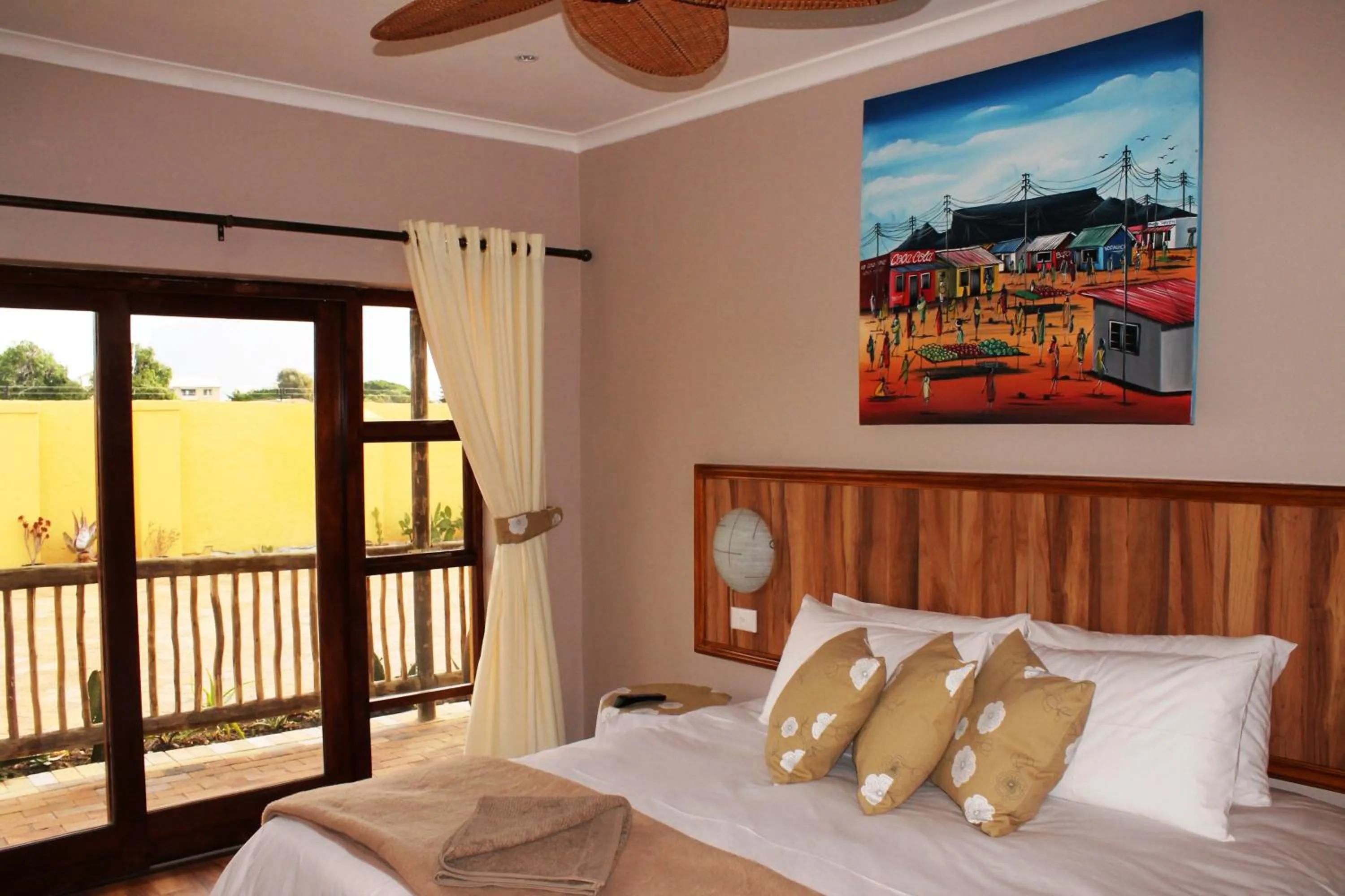 Bed in Flintstones Guest House Cape Town