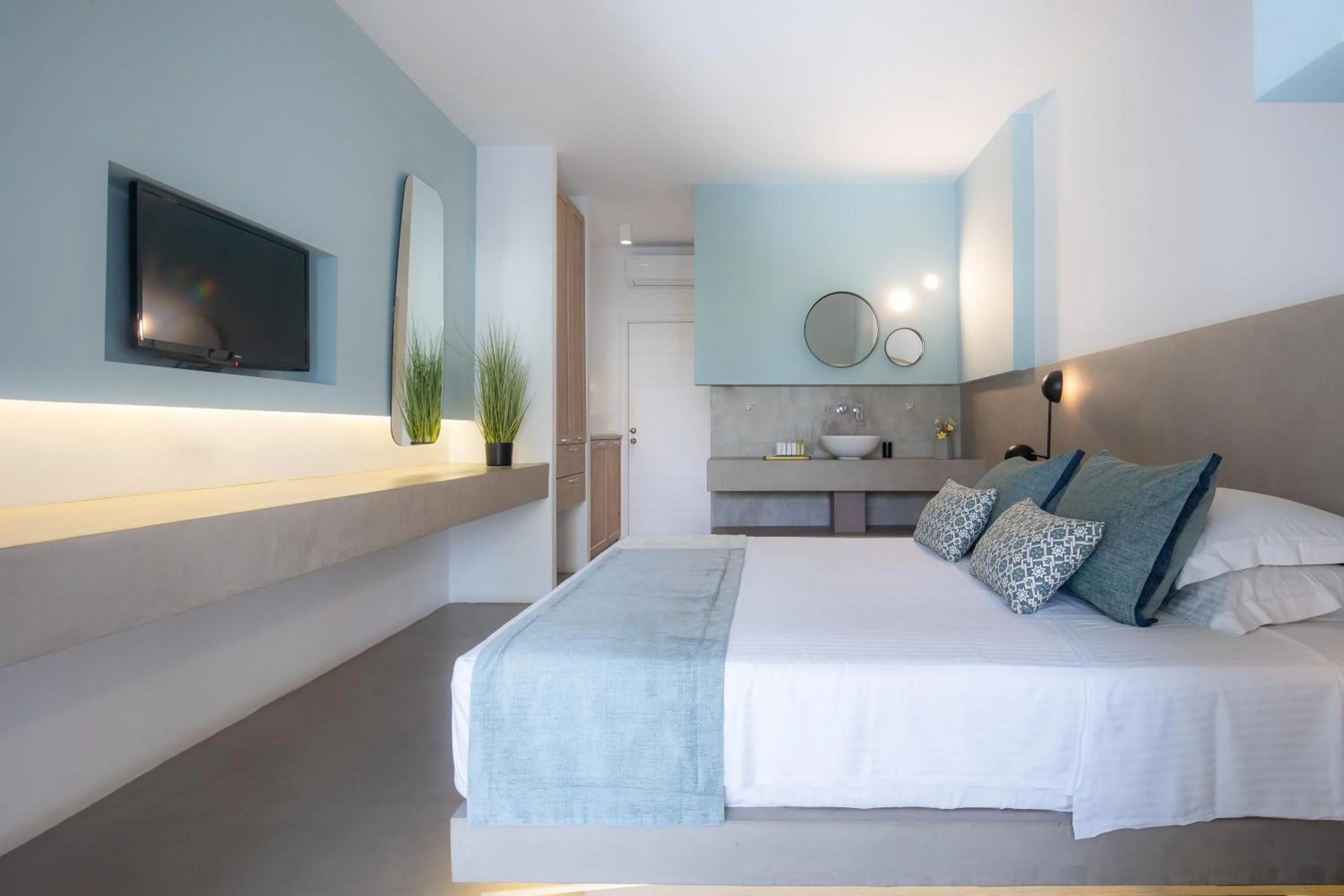 TV and multimedia, Bed in Kouros Exclusive Hotel & Suites - Adults Only