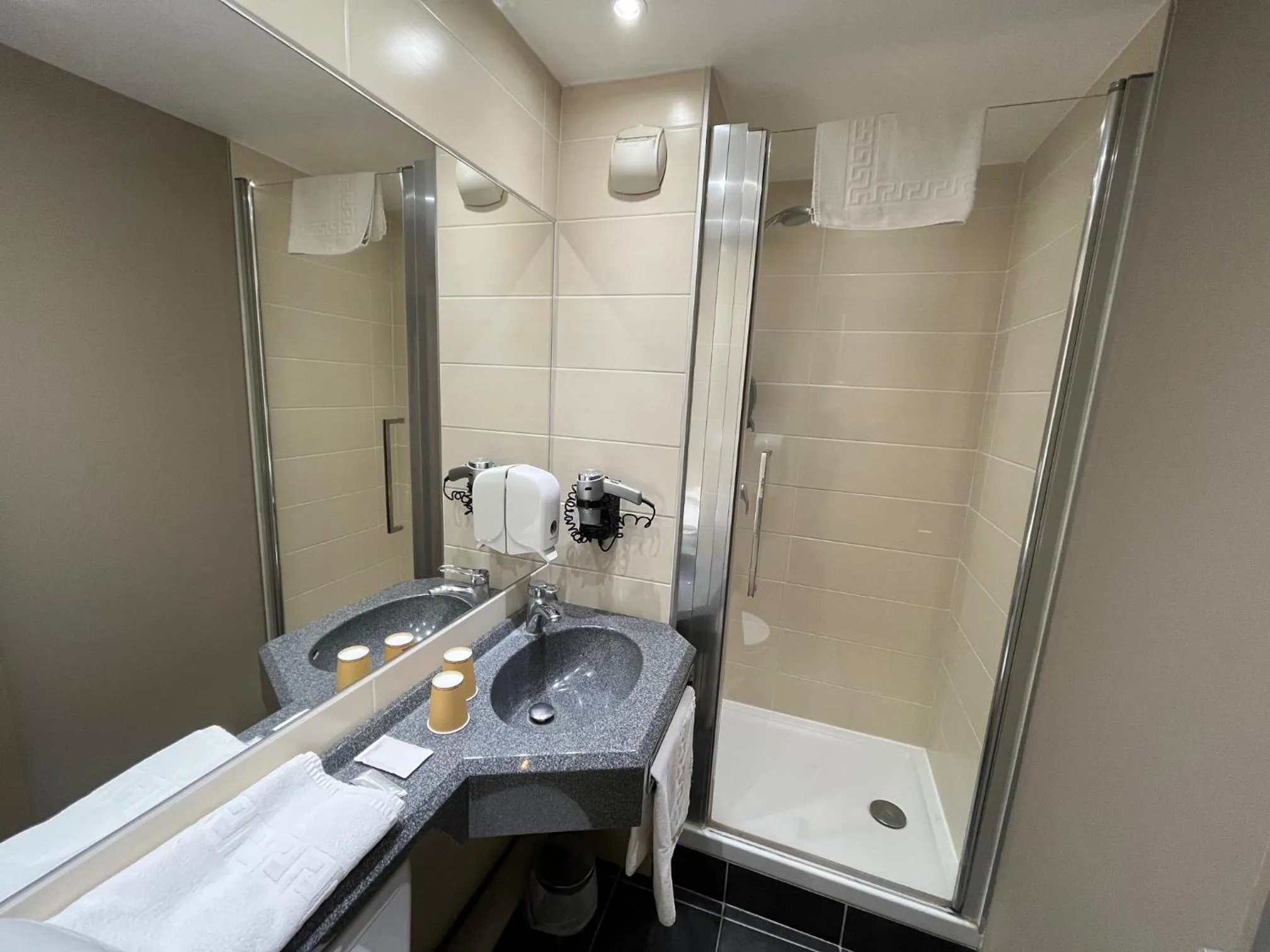 LOGIS Hôtel & Restaurant - Les Arcades