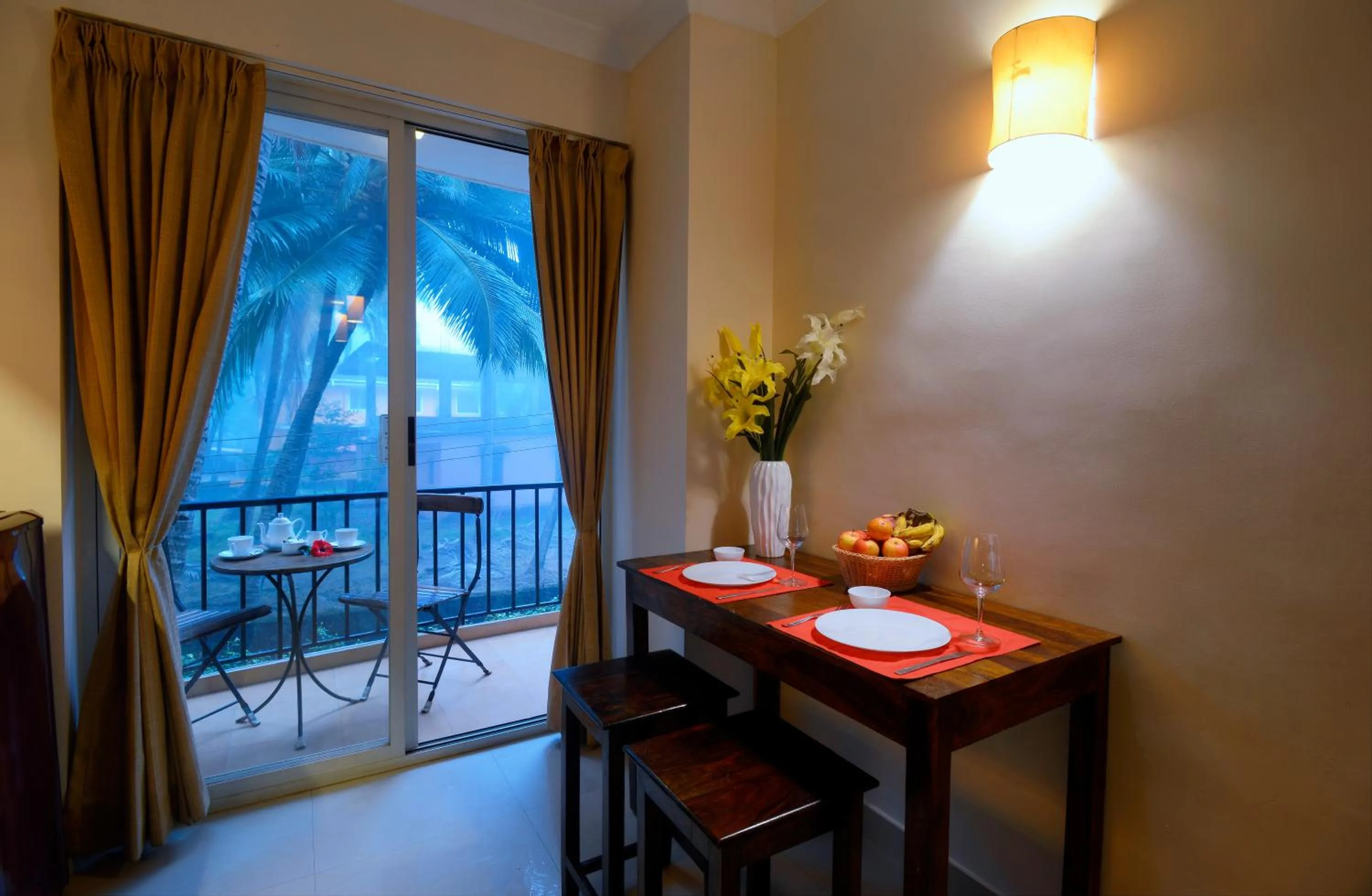 Dining area in TreeHouse Blue Hotel & Serviced Apartments