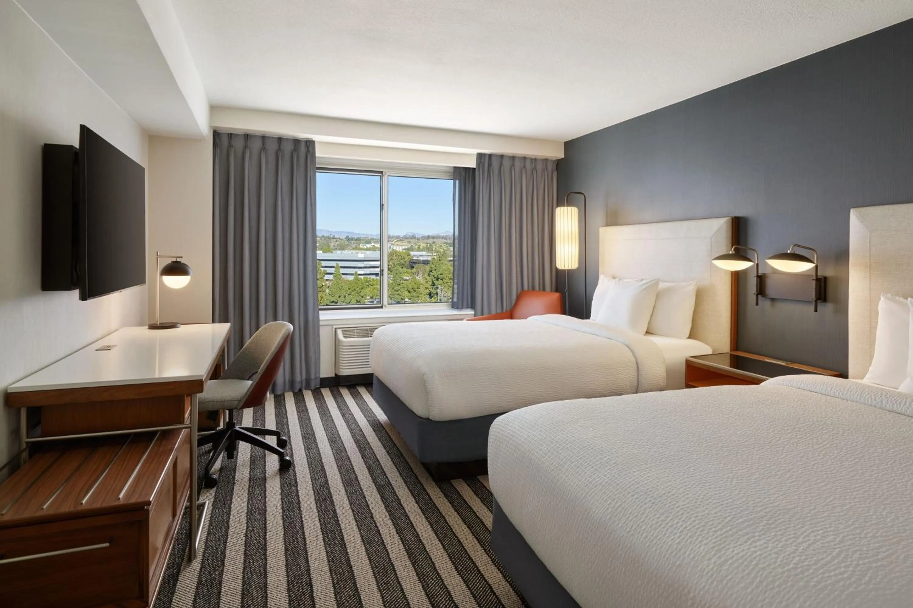 Photo of the whole room, Bed in Courtyard Culver City Los Angeles