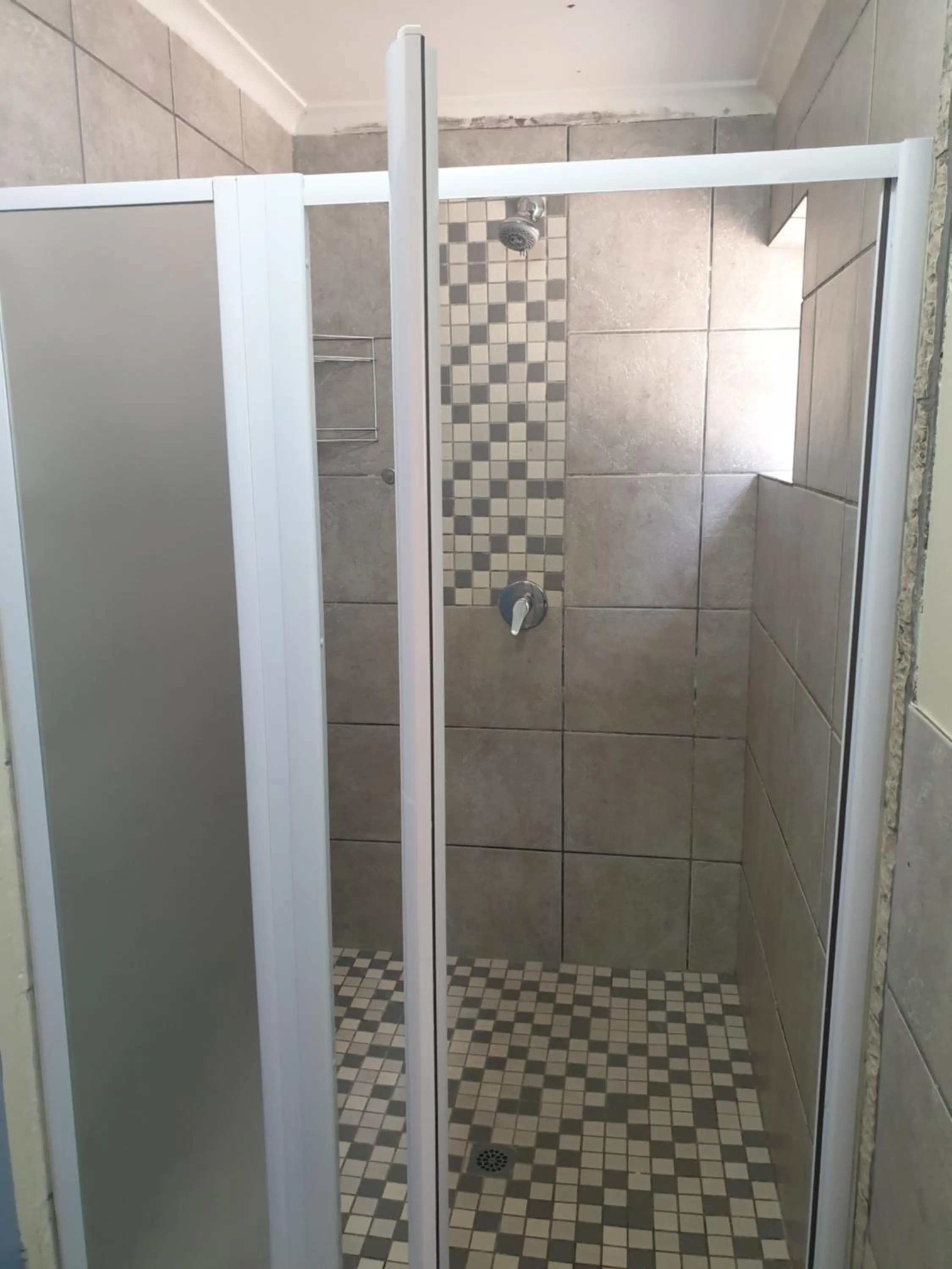 Shower in Amakaya Backpackers Travellers Accommodation