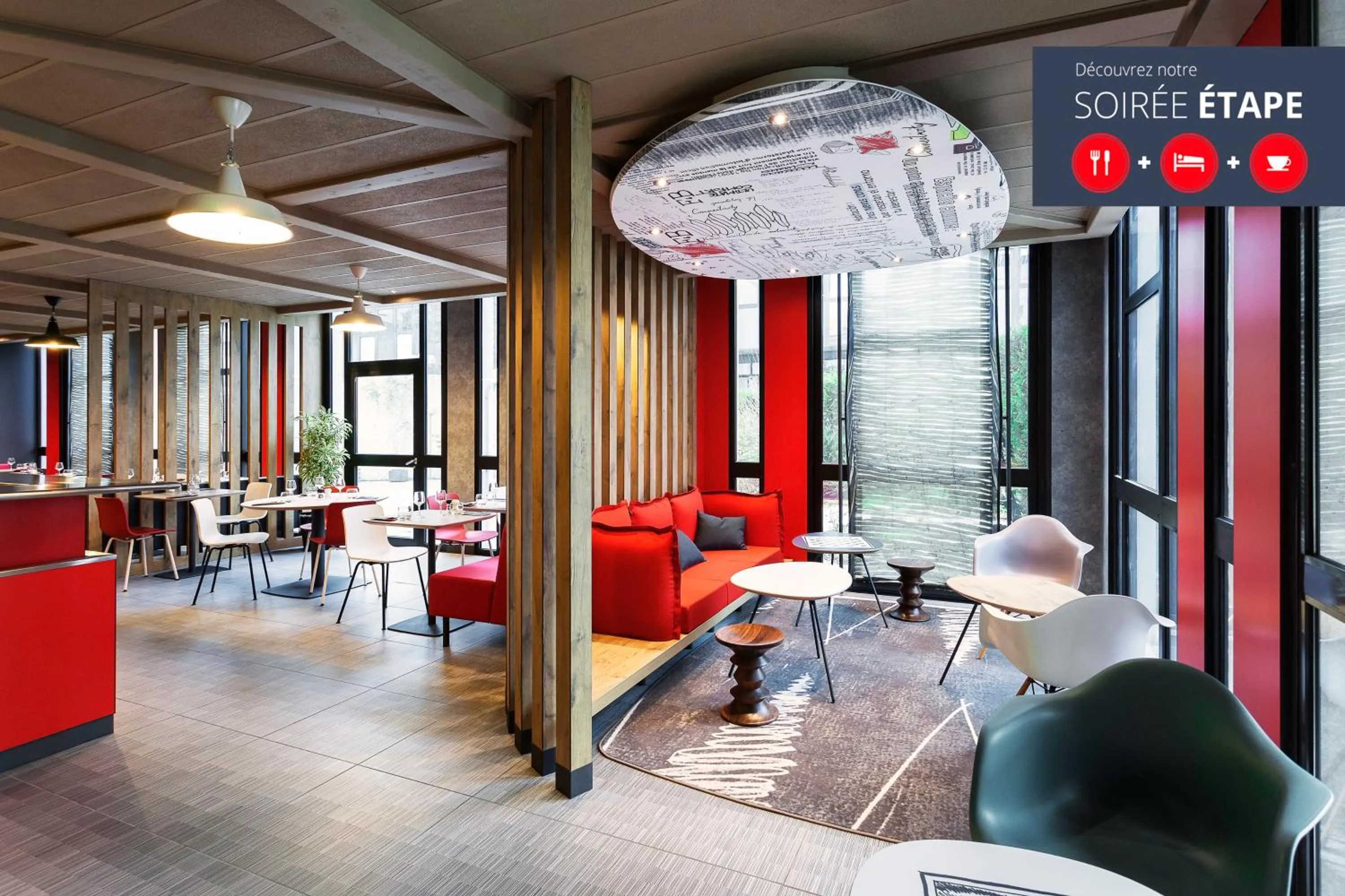 Living room in Ibis Bourges Centre, Hôtel Restaurant