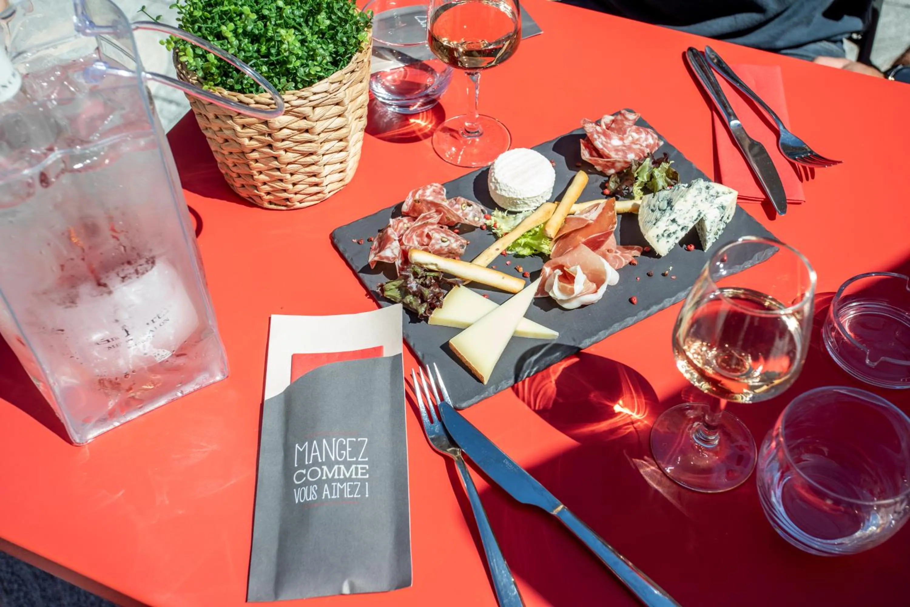 Food and drinks in Ibis Bourges Centre, Hôtel Restaurant