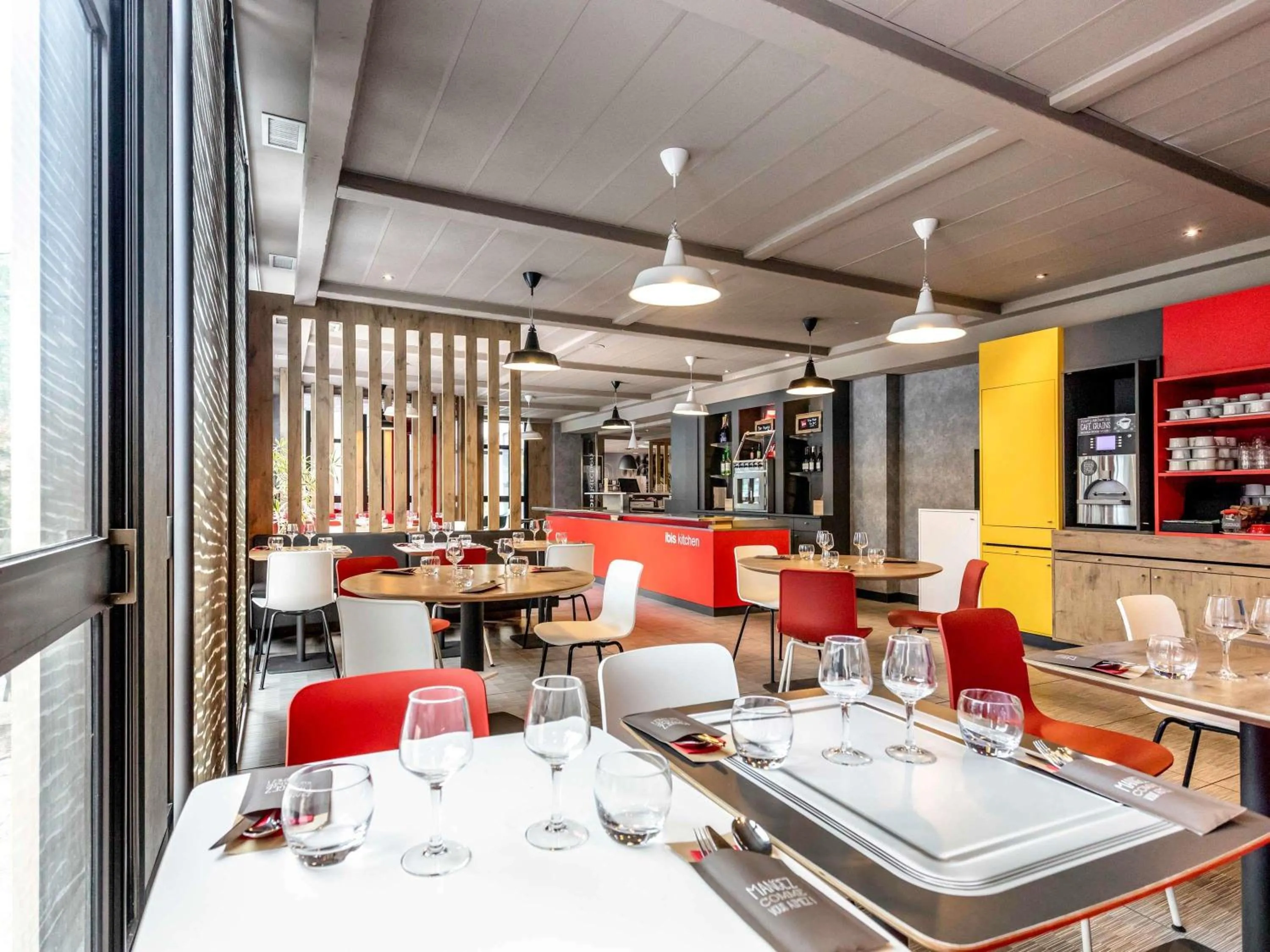 Property building in Ibis Bourges Centre, Hôtel Restaurant