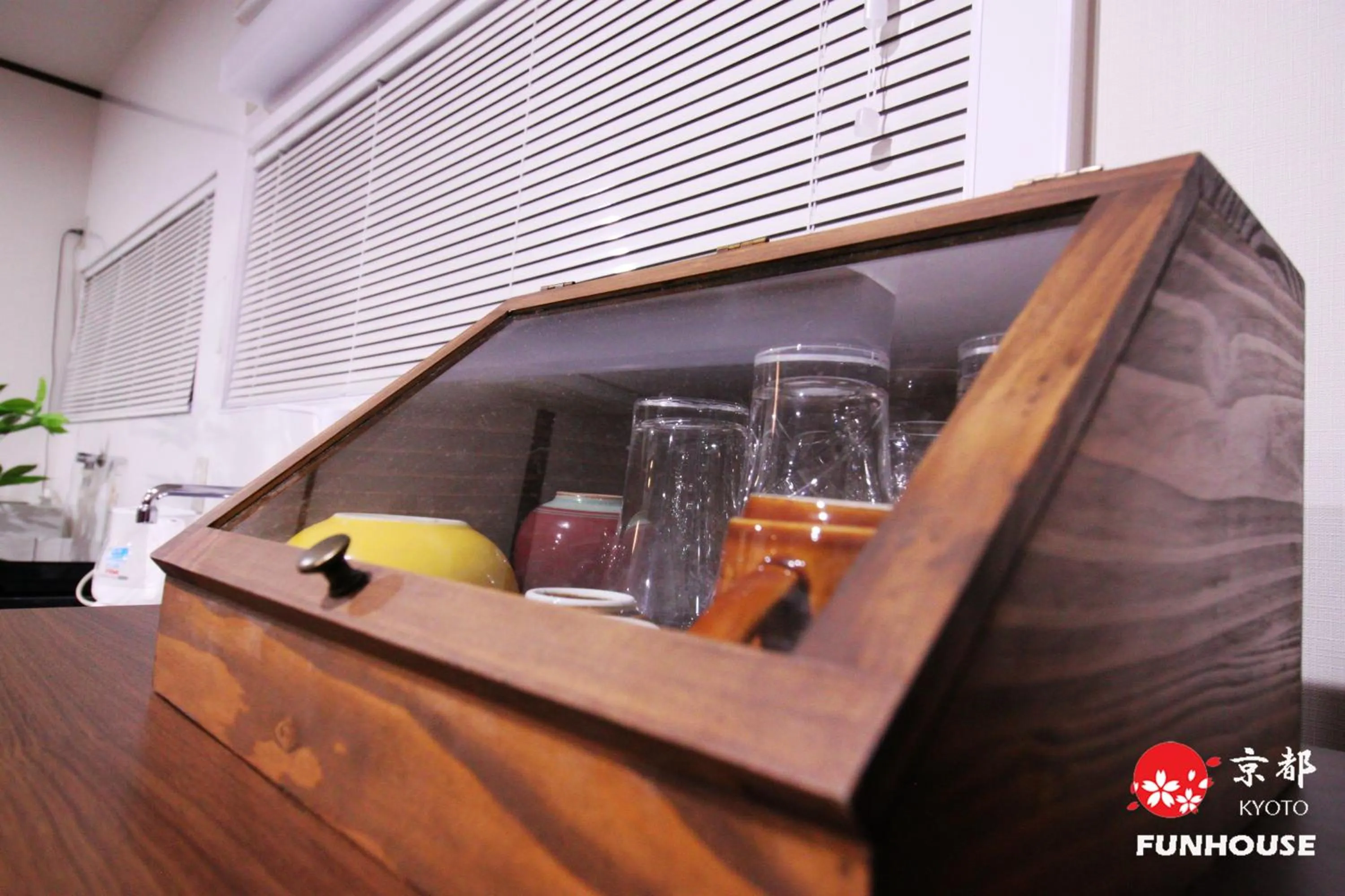 Drinks in Funhouse Kaori