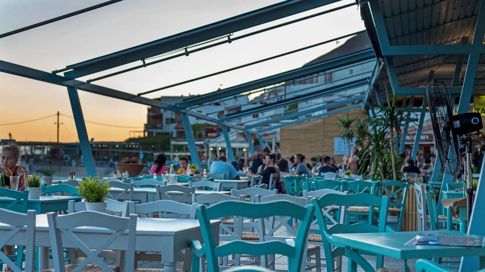 Restaurant/places to eat in Livikon by the Sea