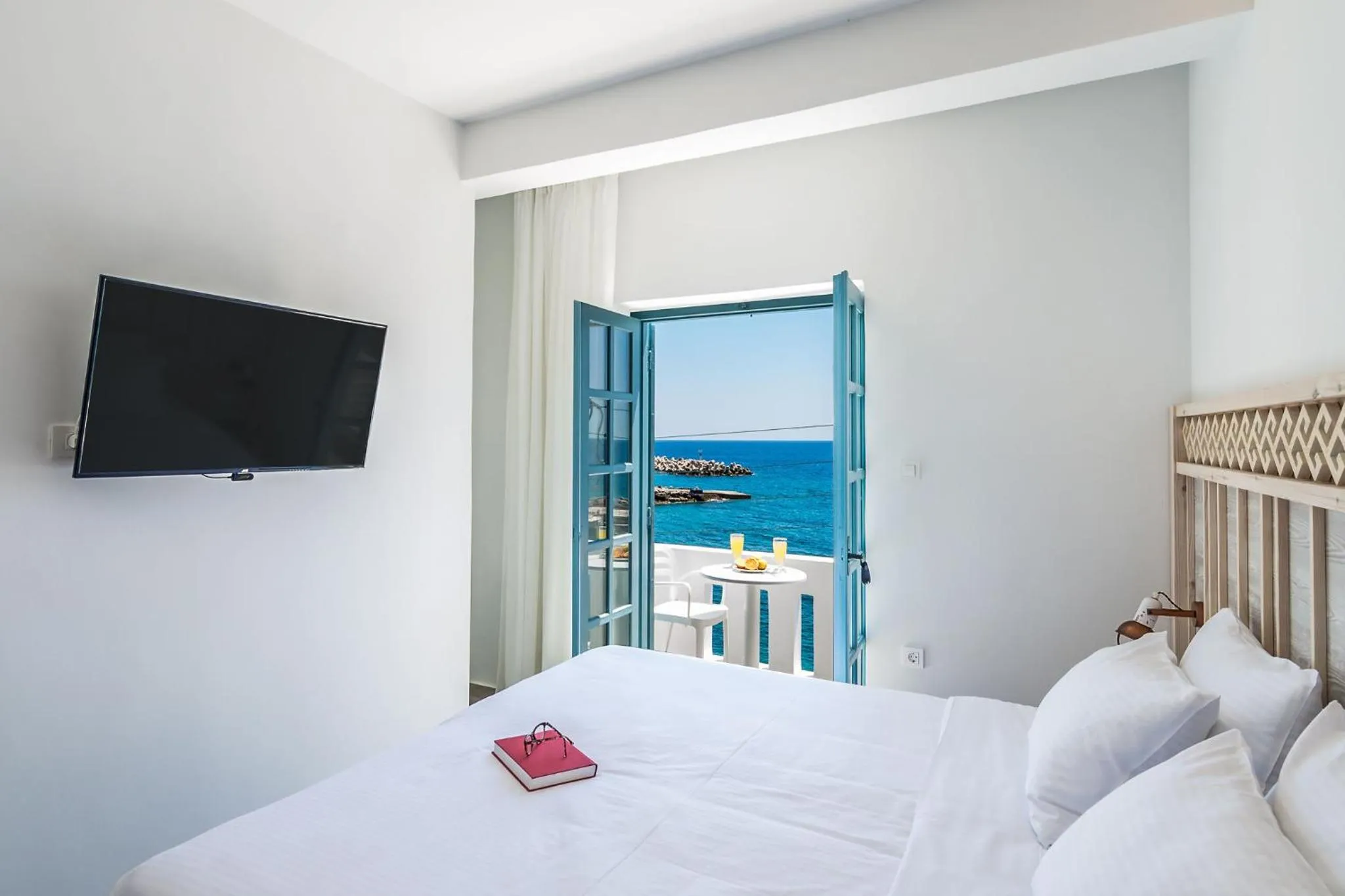 Bed in Livikon by the Sea