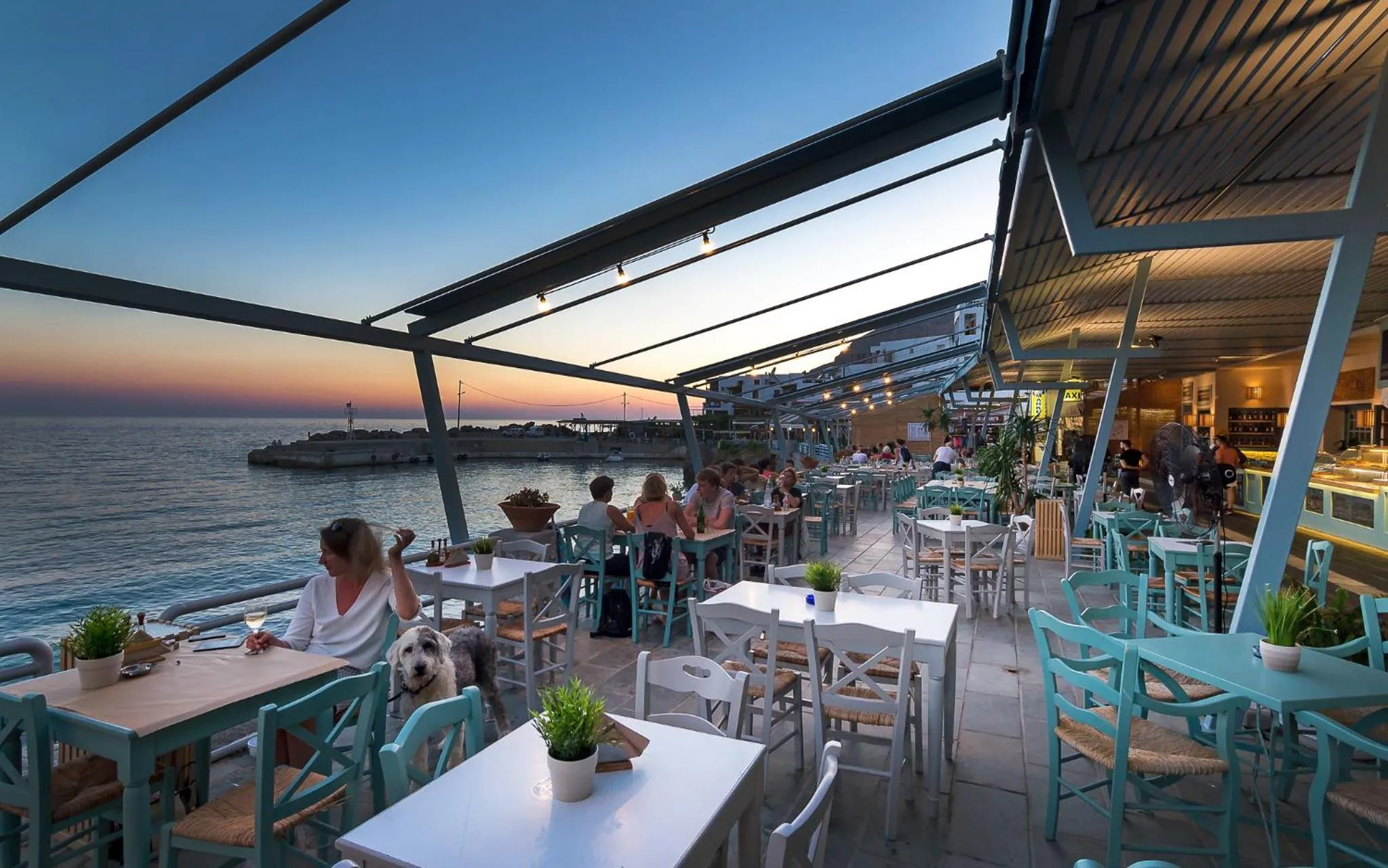 Restaurant/places to eat in Livikon by the Sea