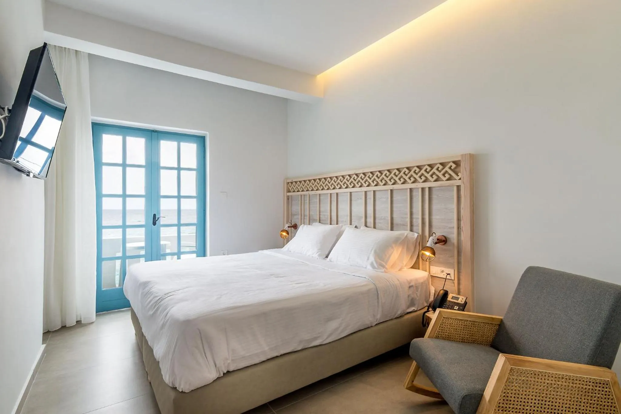 Bed in Livikon by the Sea