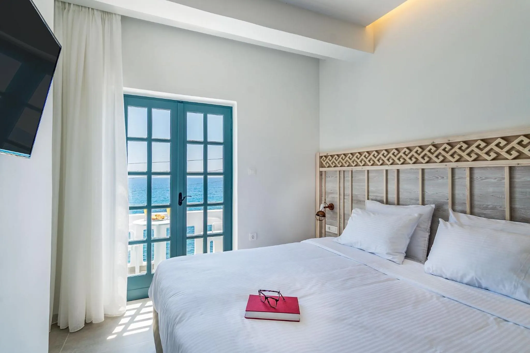 Bed in Livikon by the Sea