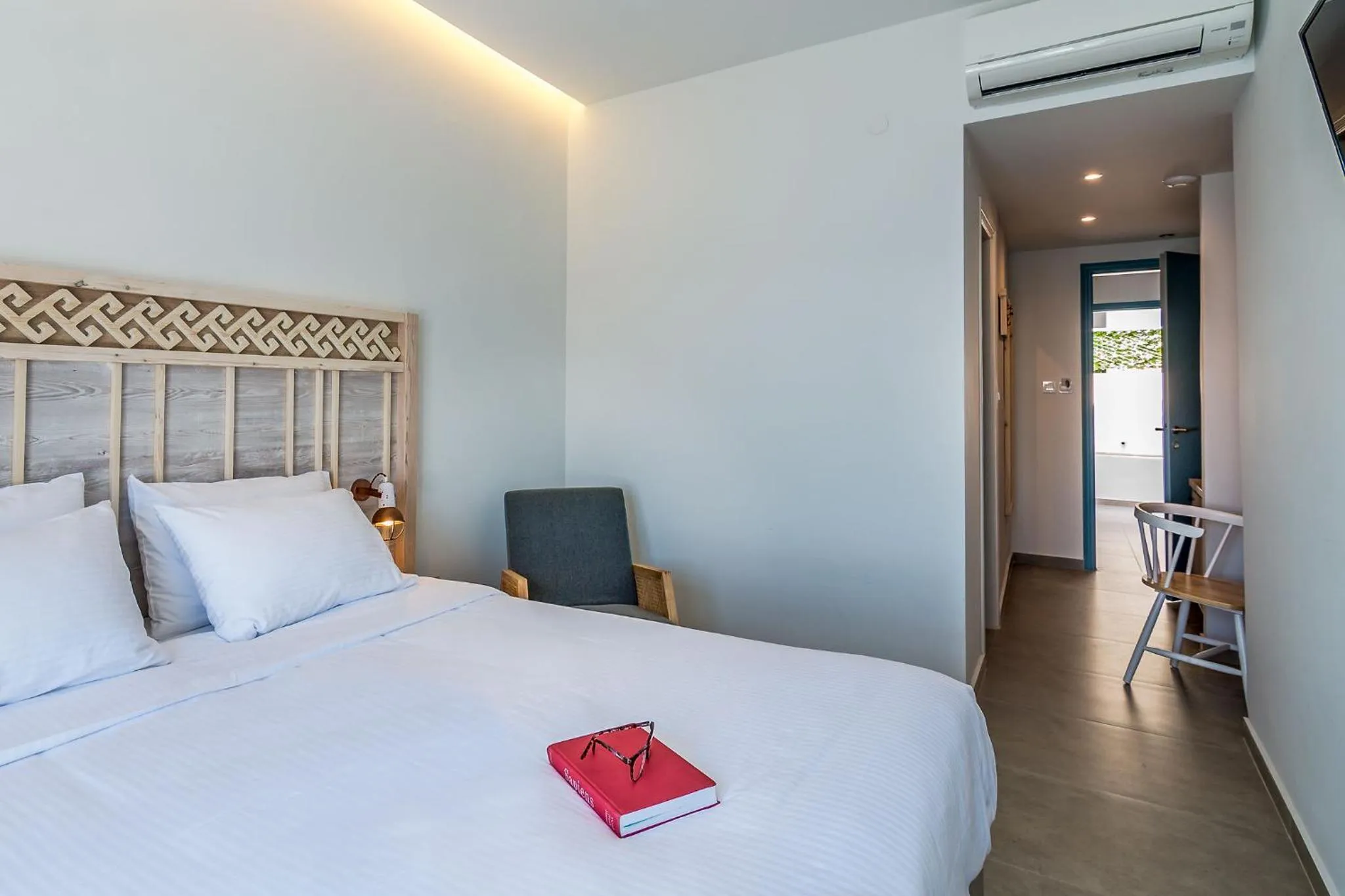 Bed in Livikon by the Sea