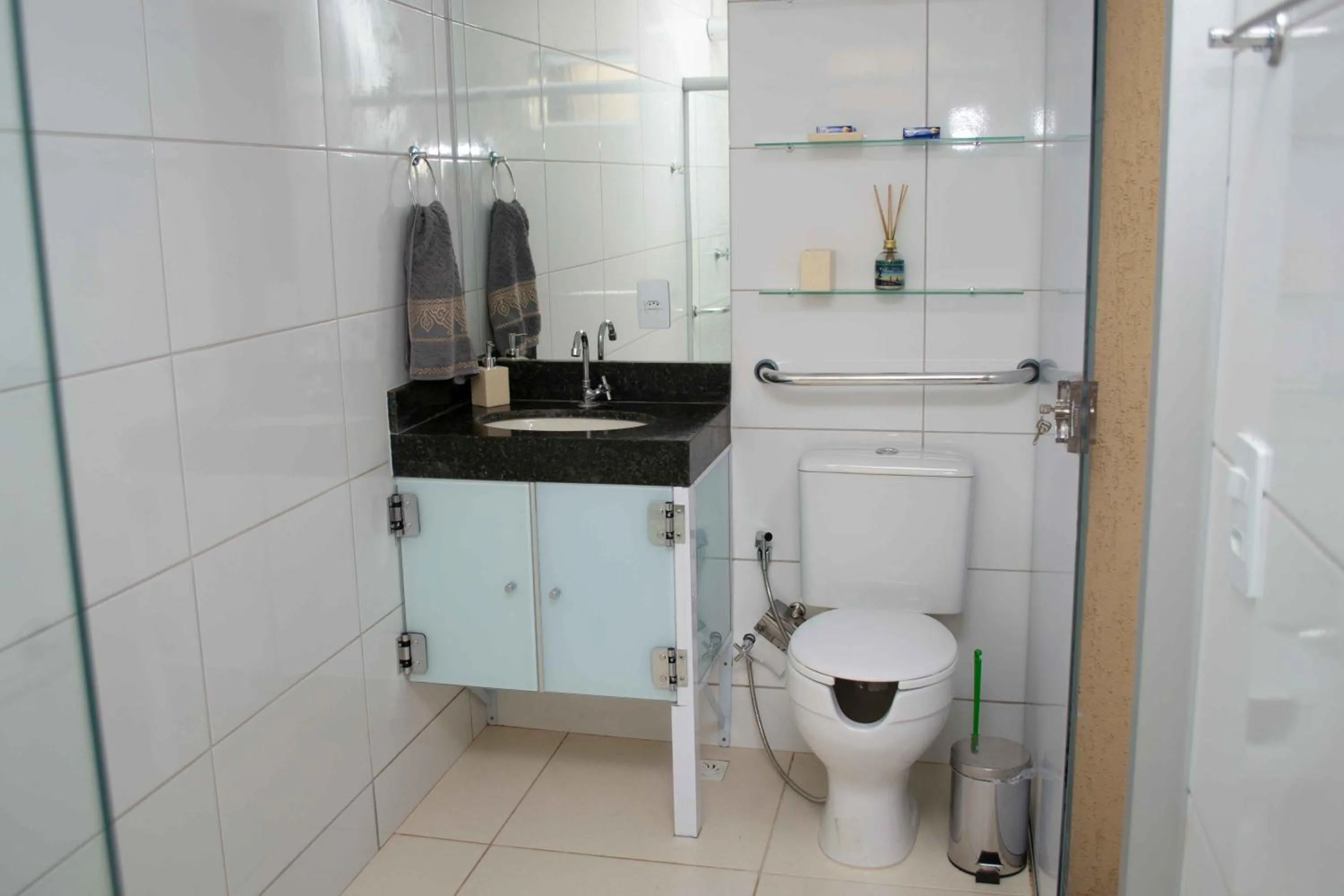 Casa com 2 Quartos e Varanda Gourmet