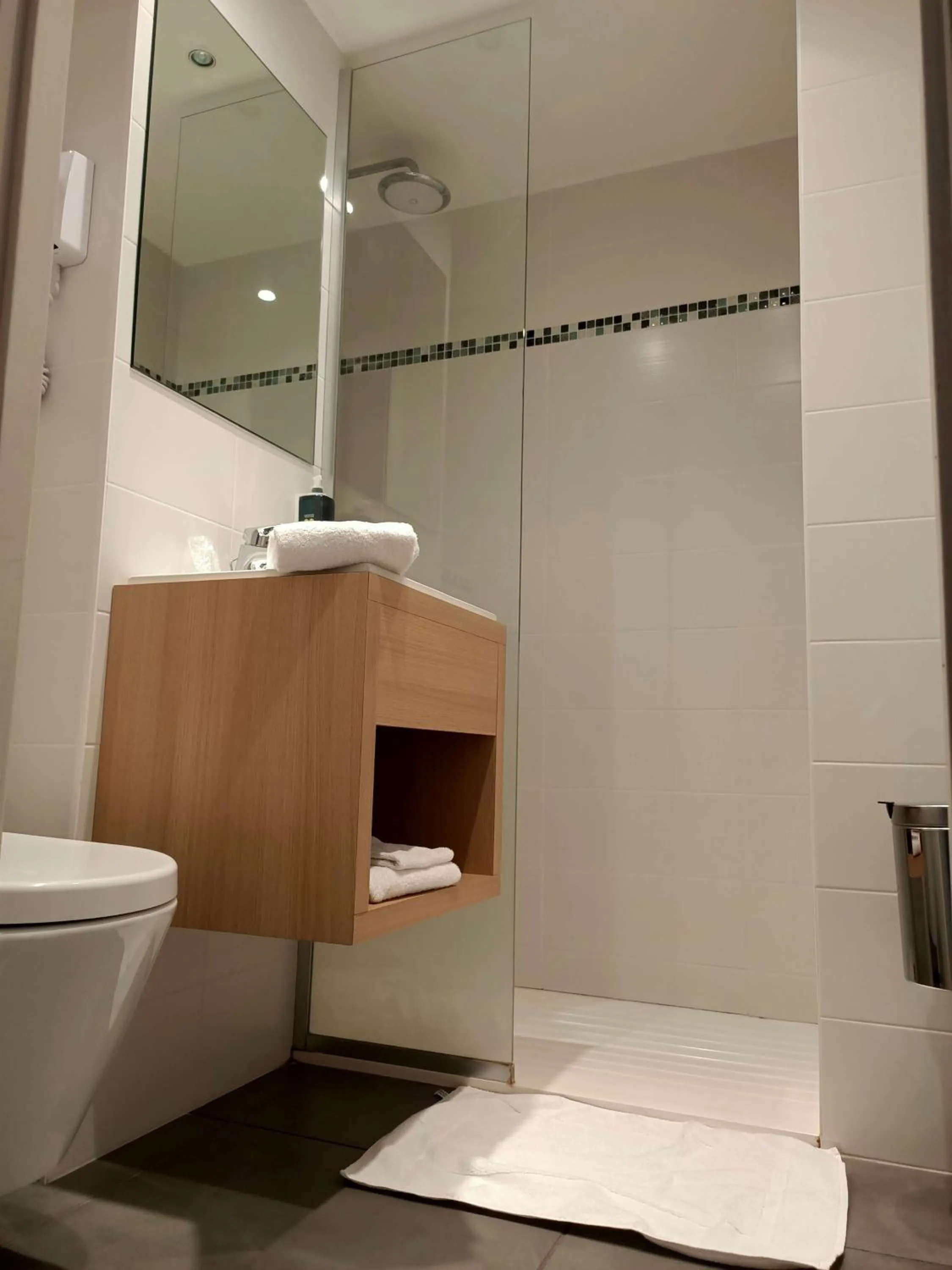 Bathroom in Brit Hotel Les Alizes