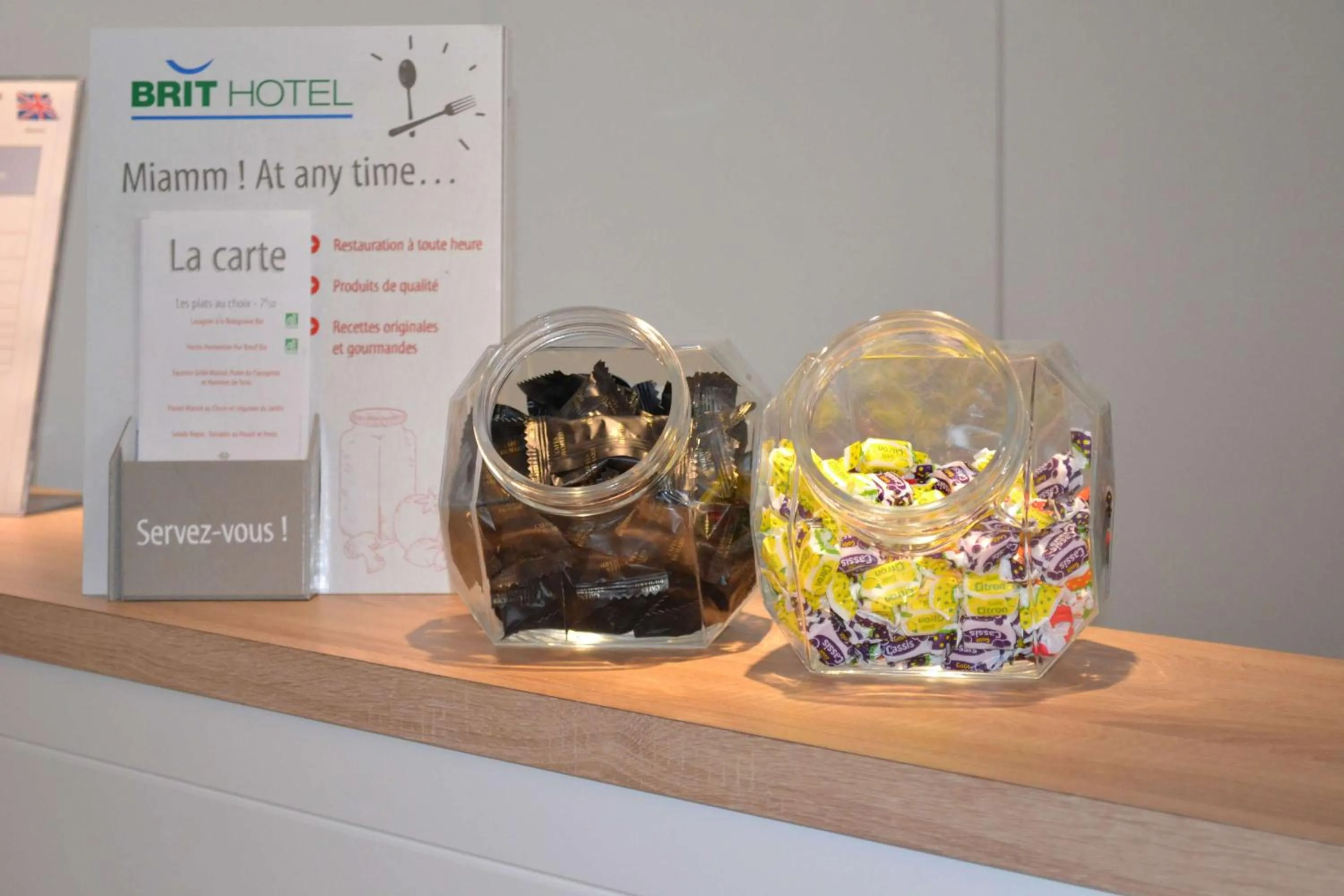 Lobby or reception in Brit Hotel Les Alizes