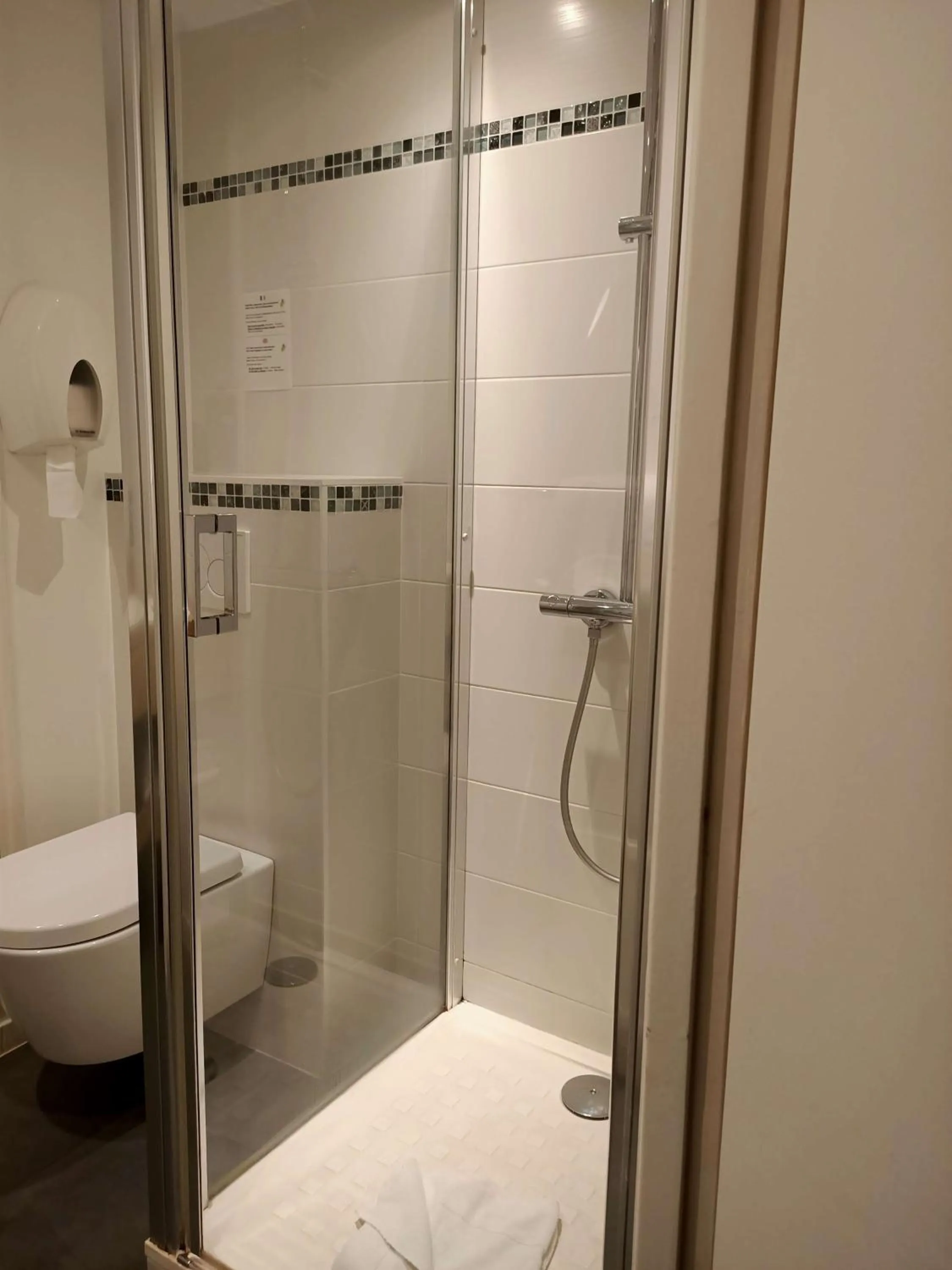 Bathroom in Brit Hotel Les Alizes