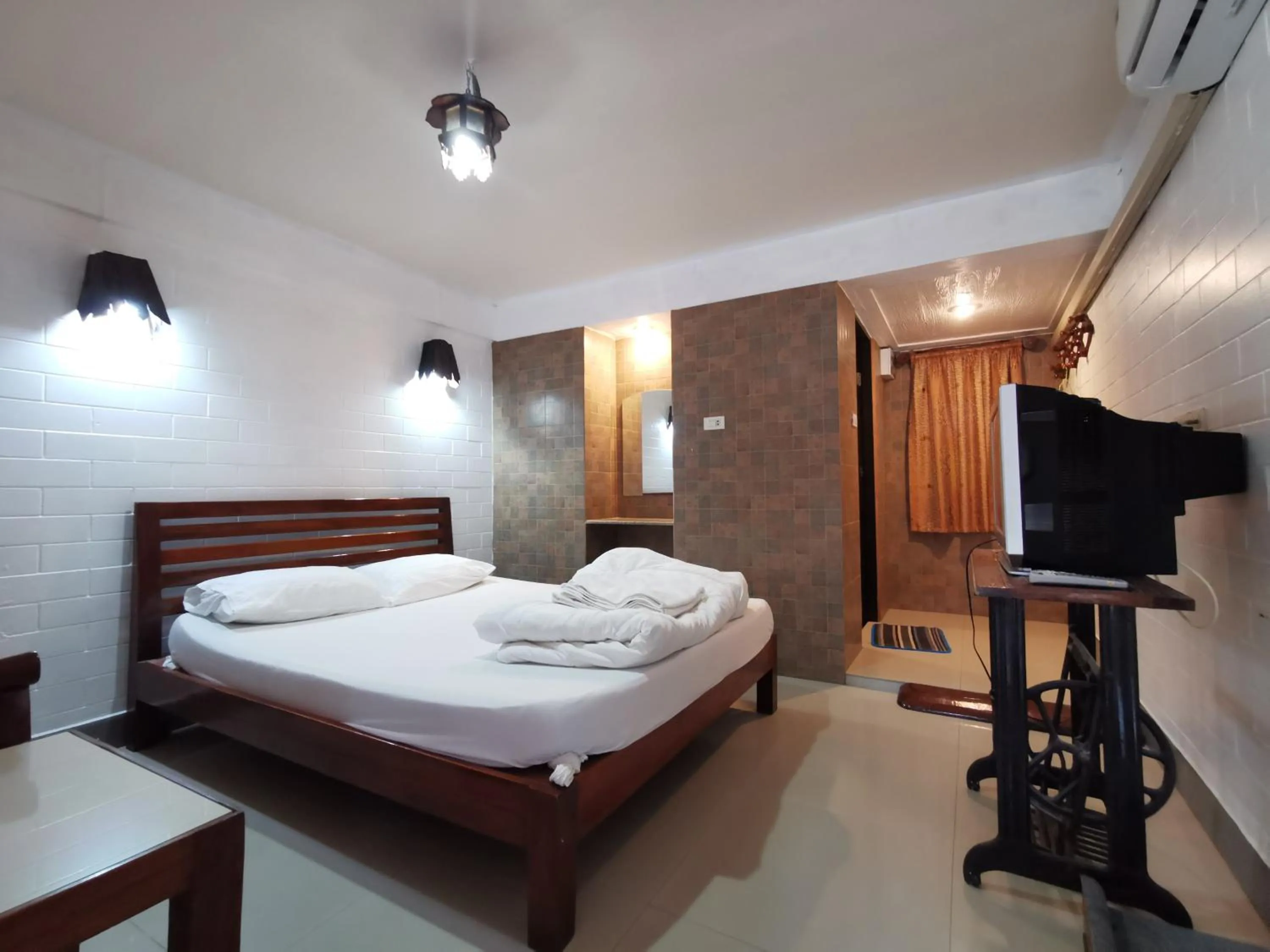 Photo of the whole room, Bed in Baan Lanna Resort
