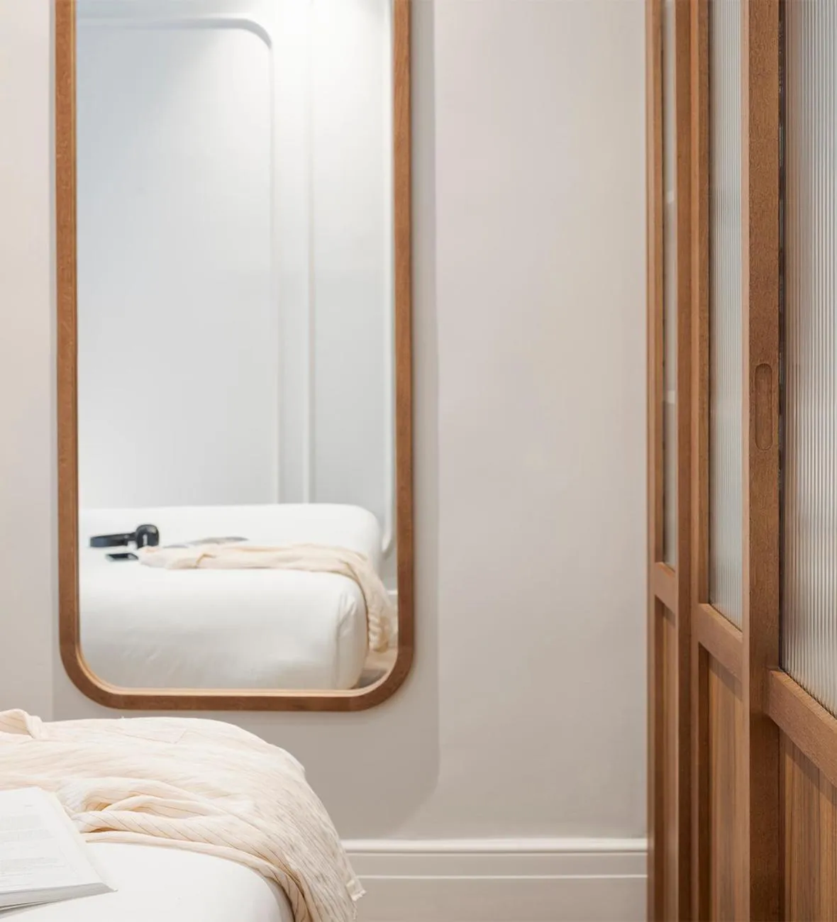 wardrobe, Bed in Lotelito