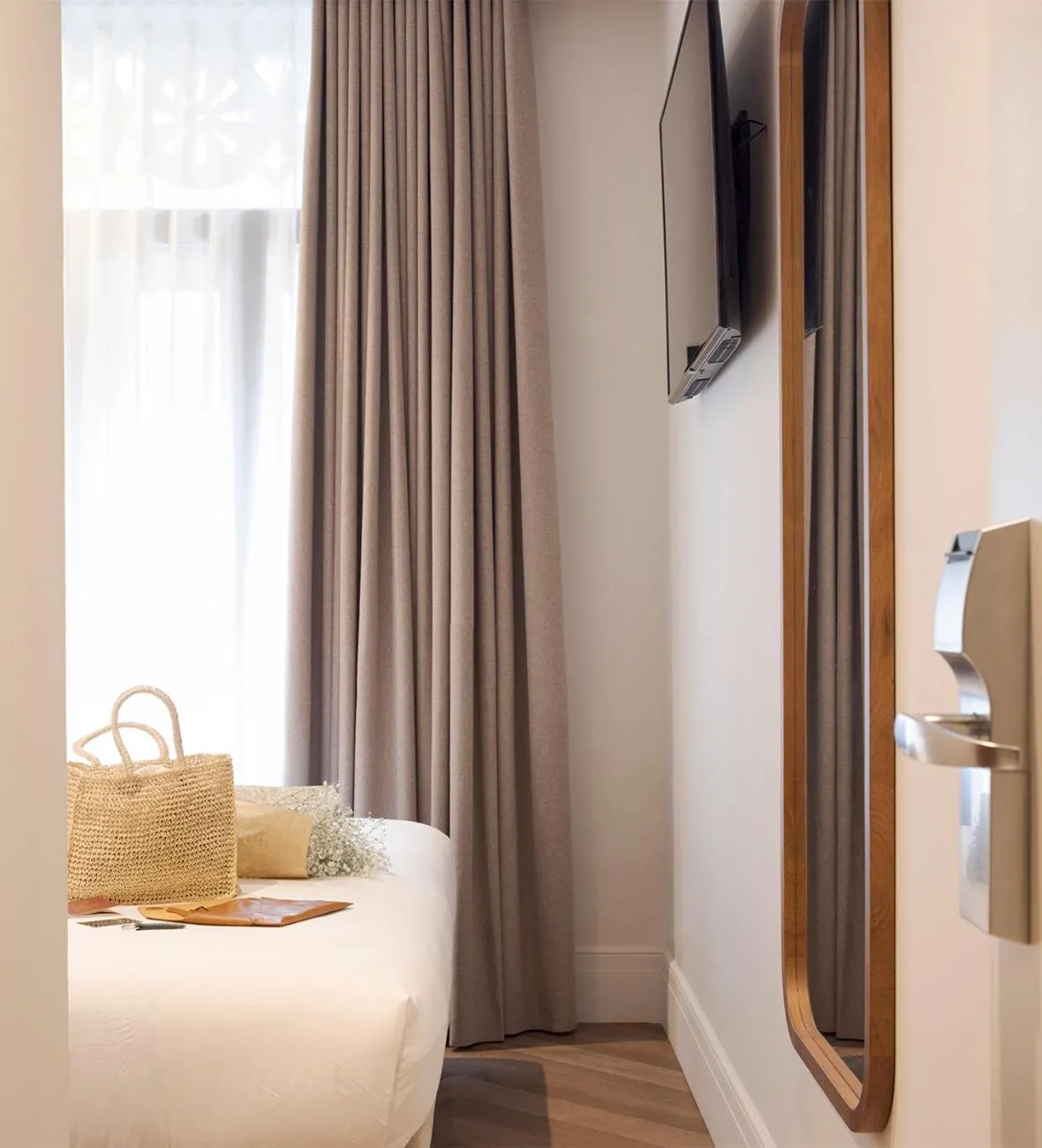 Photo of the whole room, Bed in Lotelito