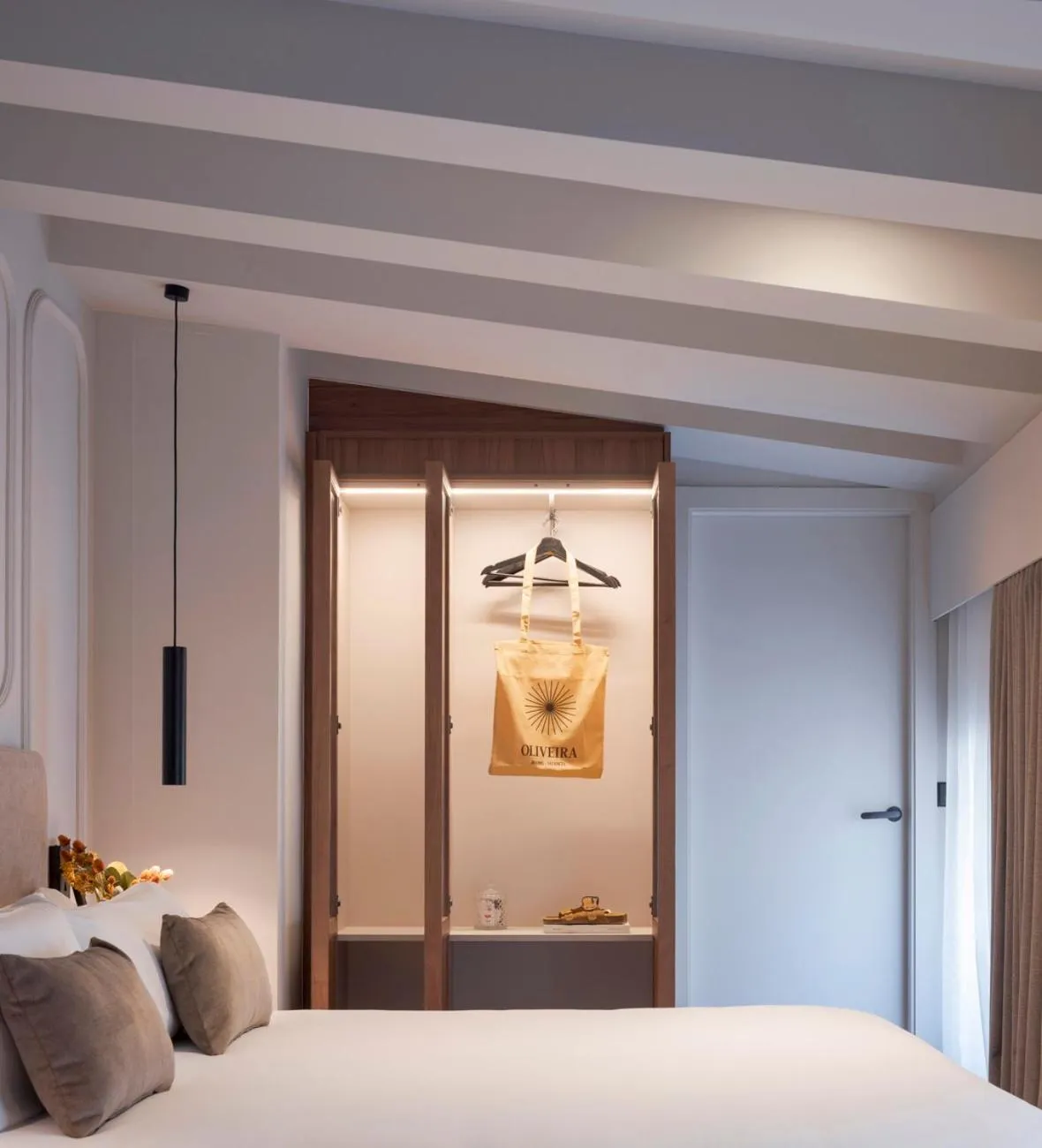 wardrobe, Bed in Lotelito