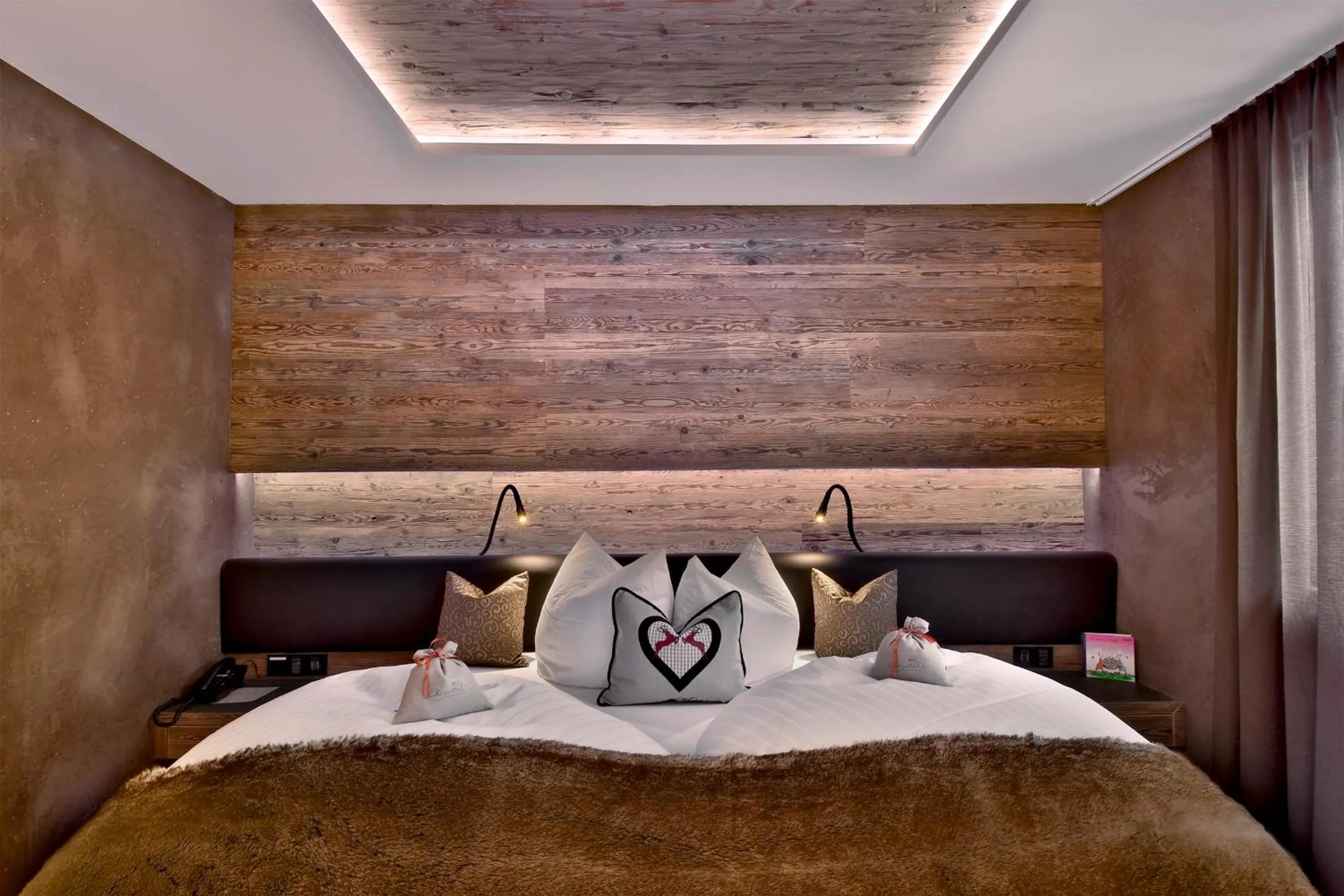 Bed in PETE Alpine Boutique Hotel - klein und fein - Private SPA Suiten und Zimmer