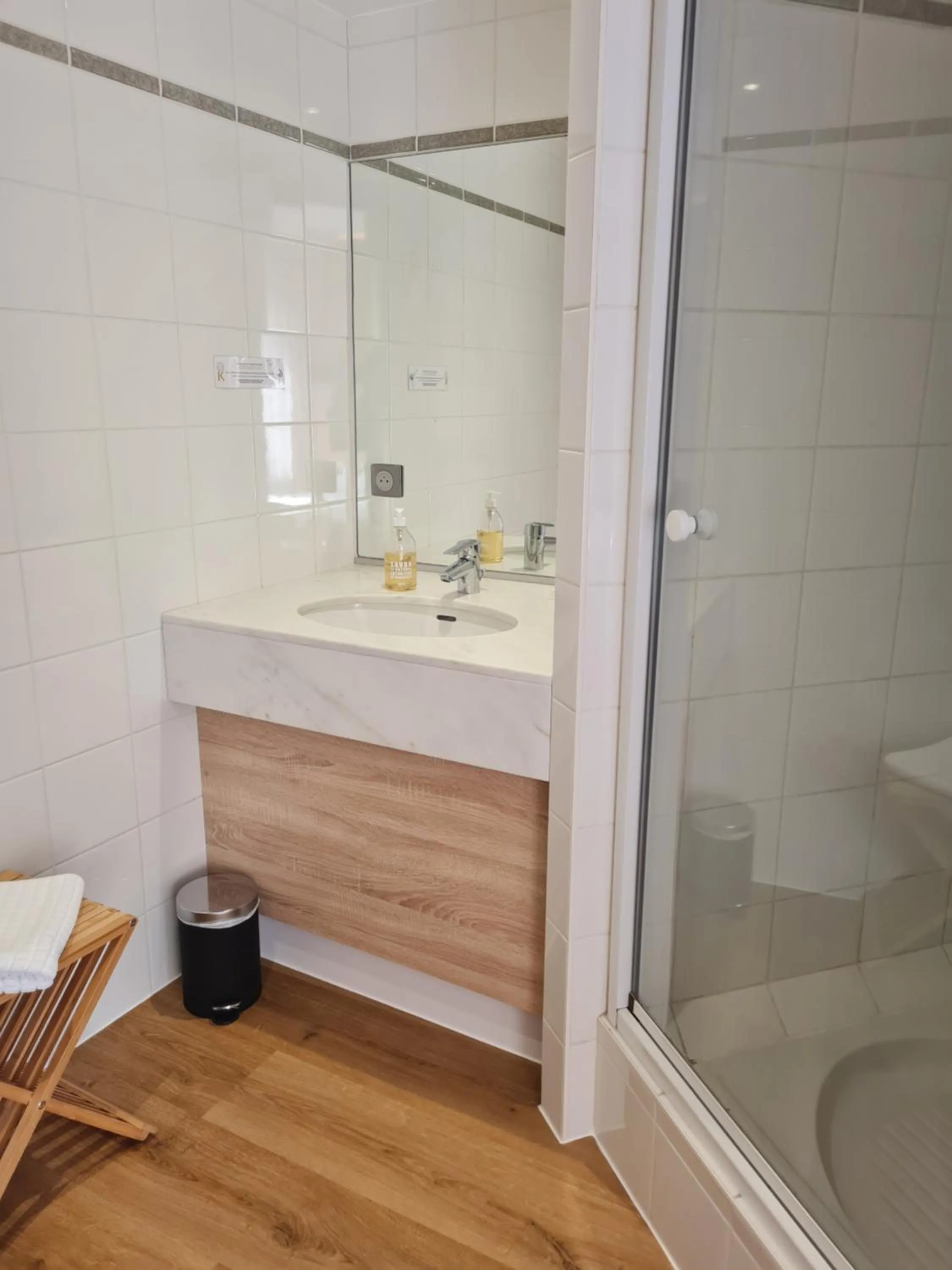 Bathroom in Hôtel Restaurant La Couronne by K