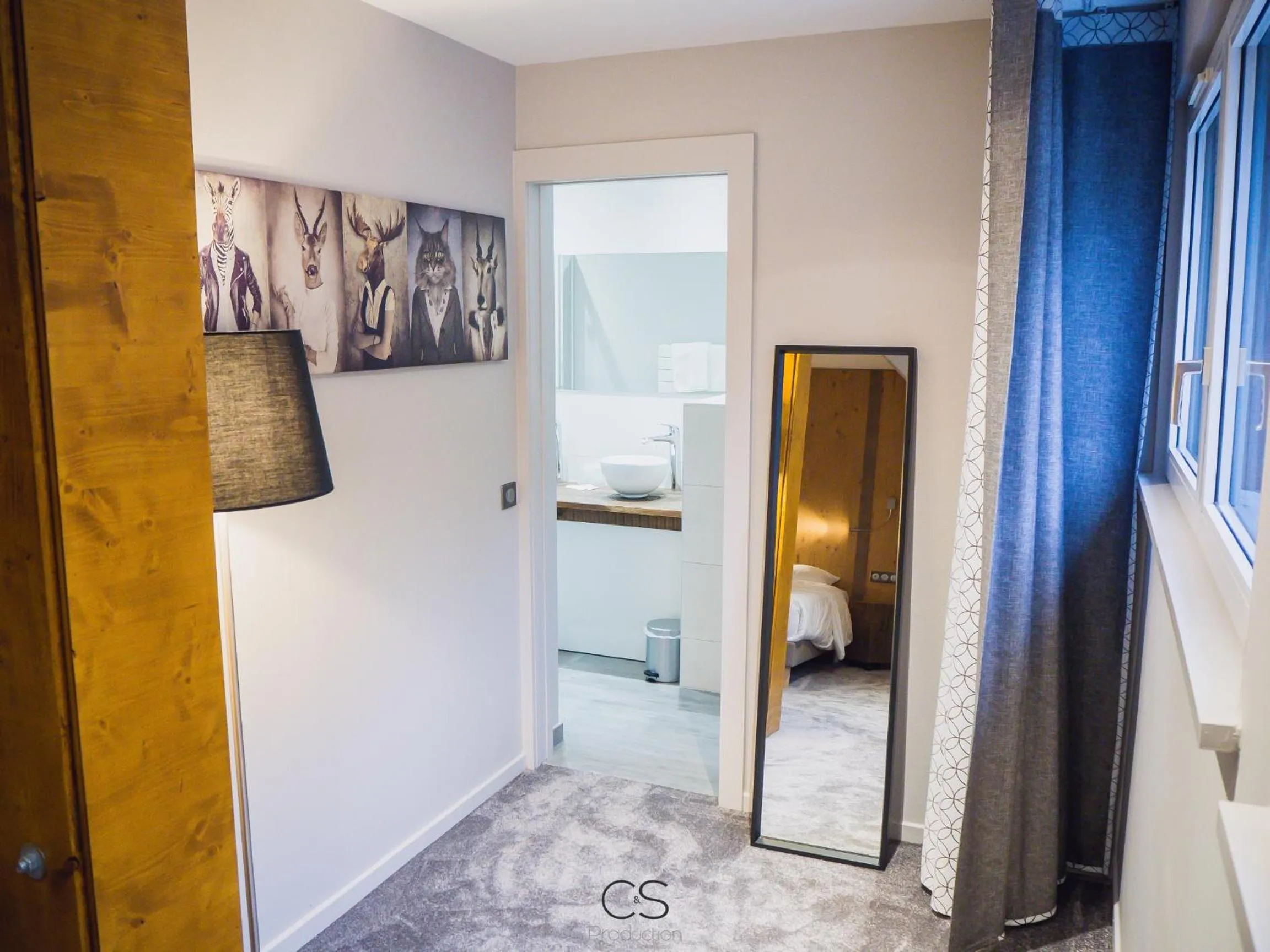 Bathroom, Bed in Hôtel Restaurant La Couronne by K