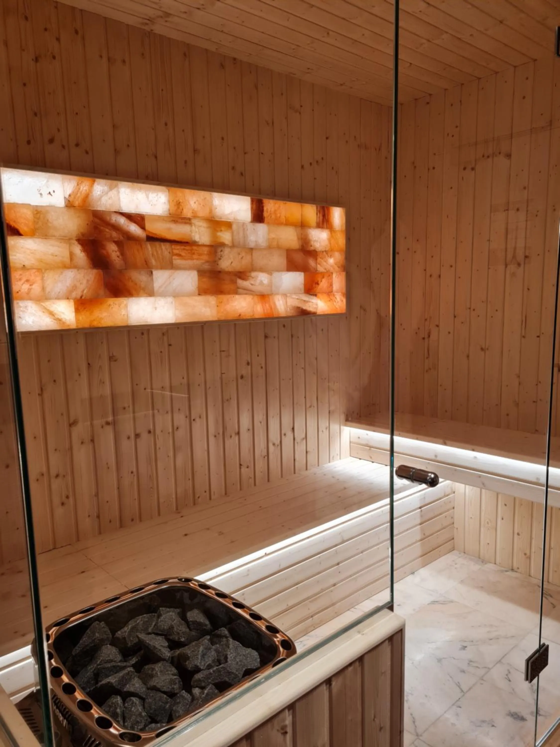 Sauna in Hôtel Restaurant La Couronne by K