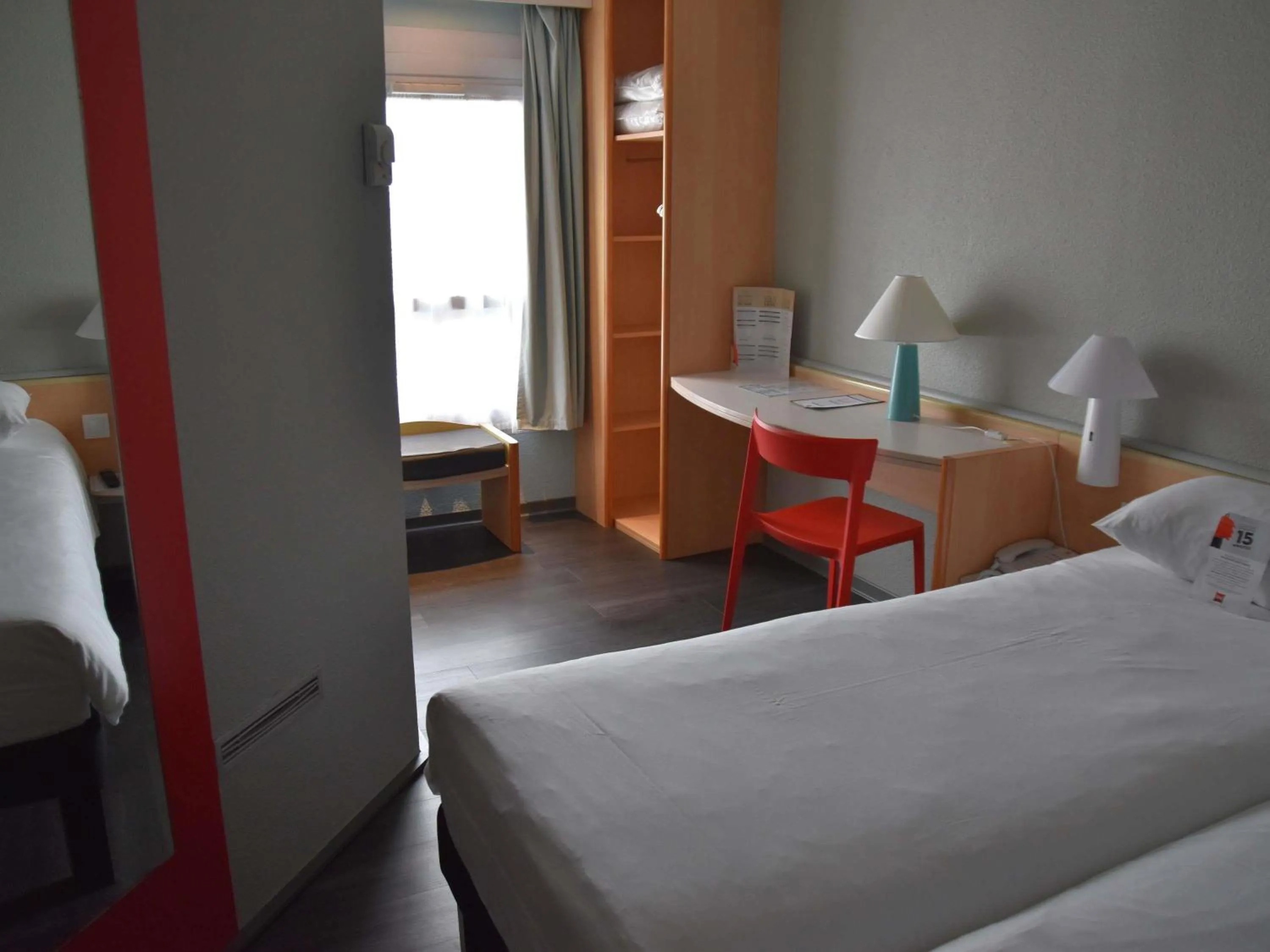 Property building, Bed in ibis Rochefort