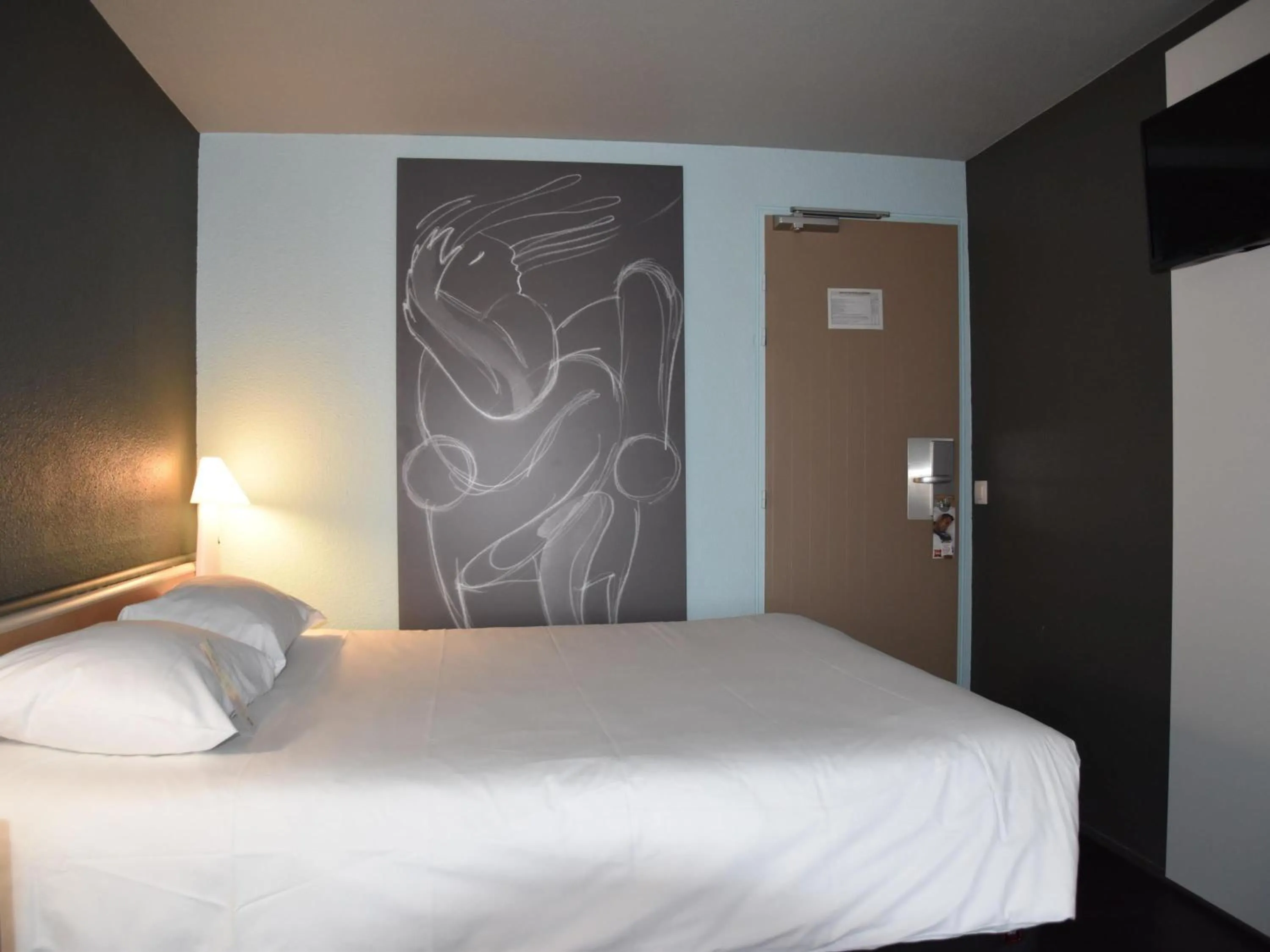 Bedroom, Bed in ibis Rochefort