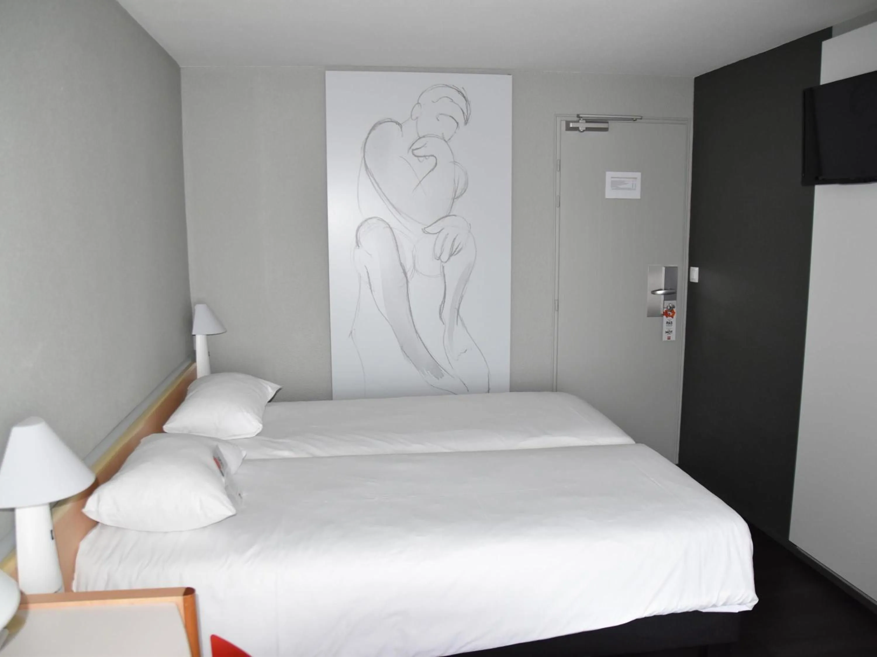 Bedroom, Bed in ibis Rochefort