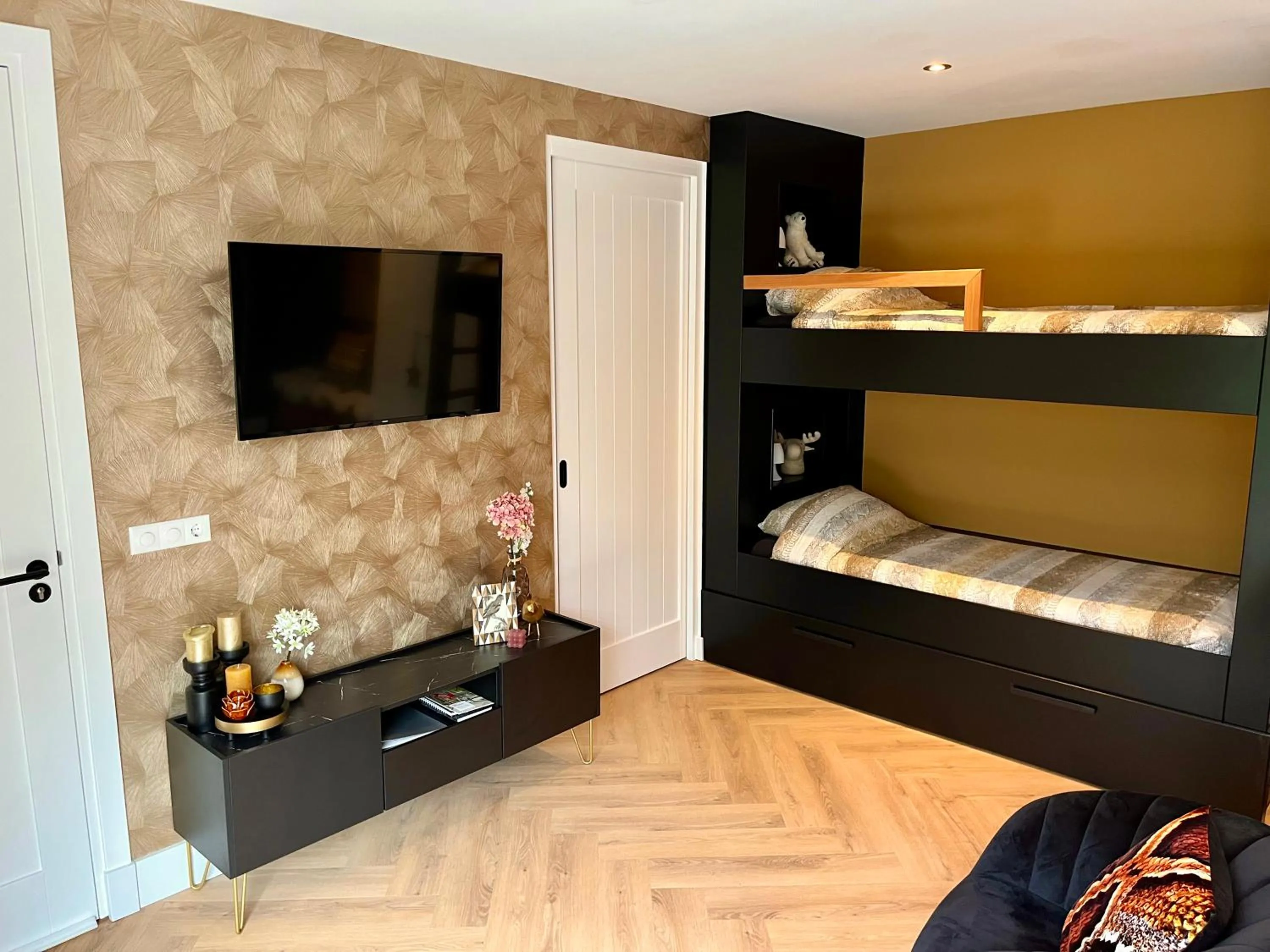 TV and multimedia, Bed in DreamZzz Boutique B&B Kaatsheuvel